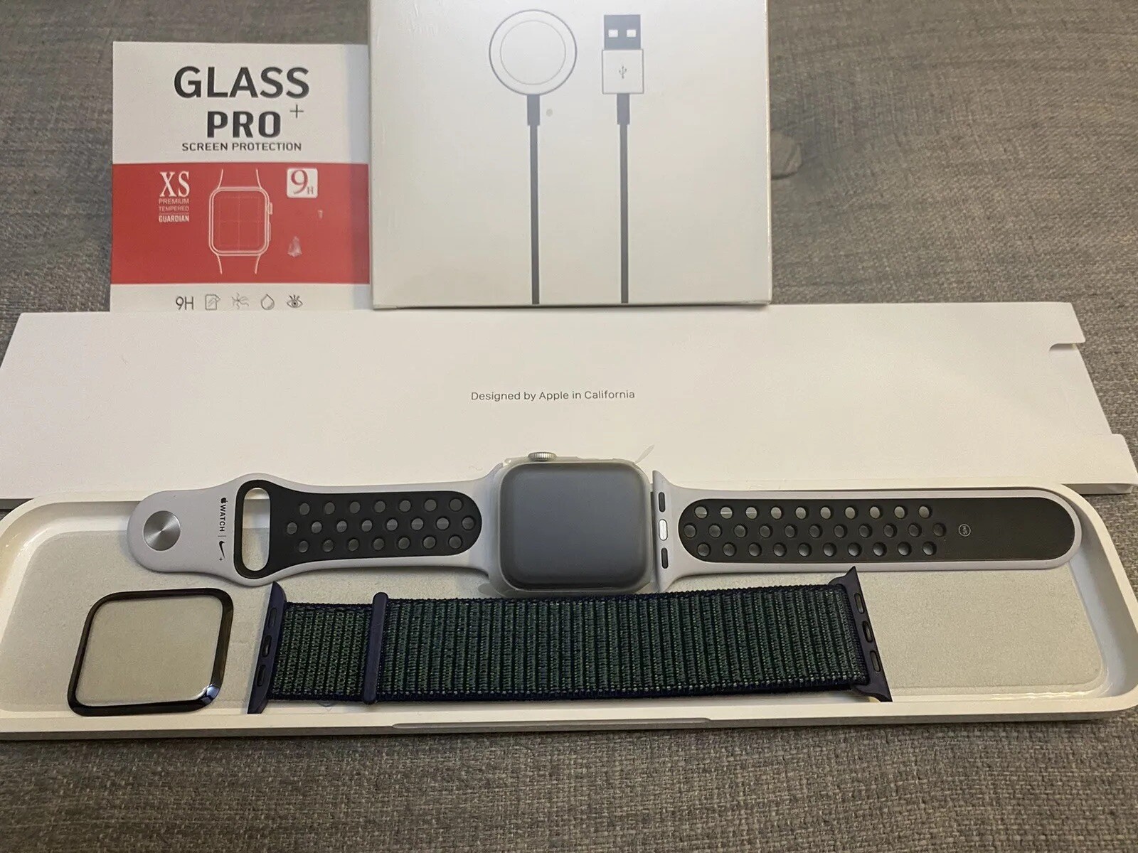 Apple Watch Series 4 Nike+ 40mm Silver Aluminum Case W/Pure Platinum Band New+🎁