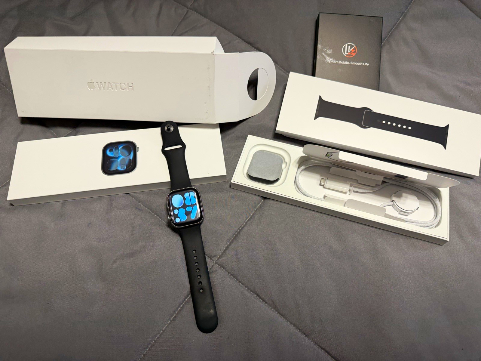 Apple Watch Series 11 42mm Space Gray, Black Silicone Band s/m, GPS+Cellular