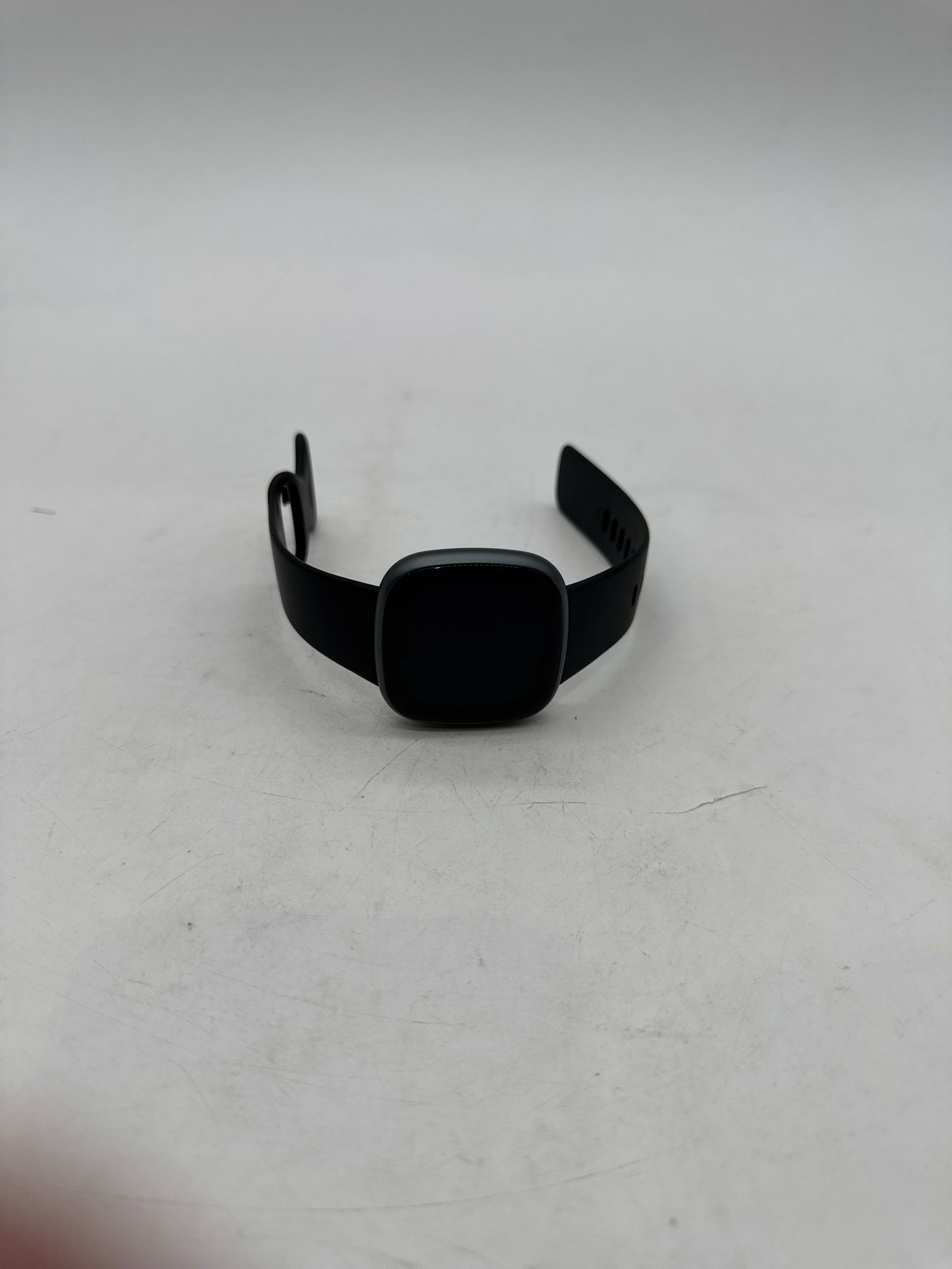 (BROKEN) Fitbit Versa 4 Fitness Smartwatch GPS Heart Rate Sleep Tracking Black