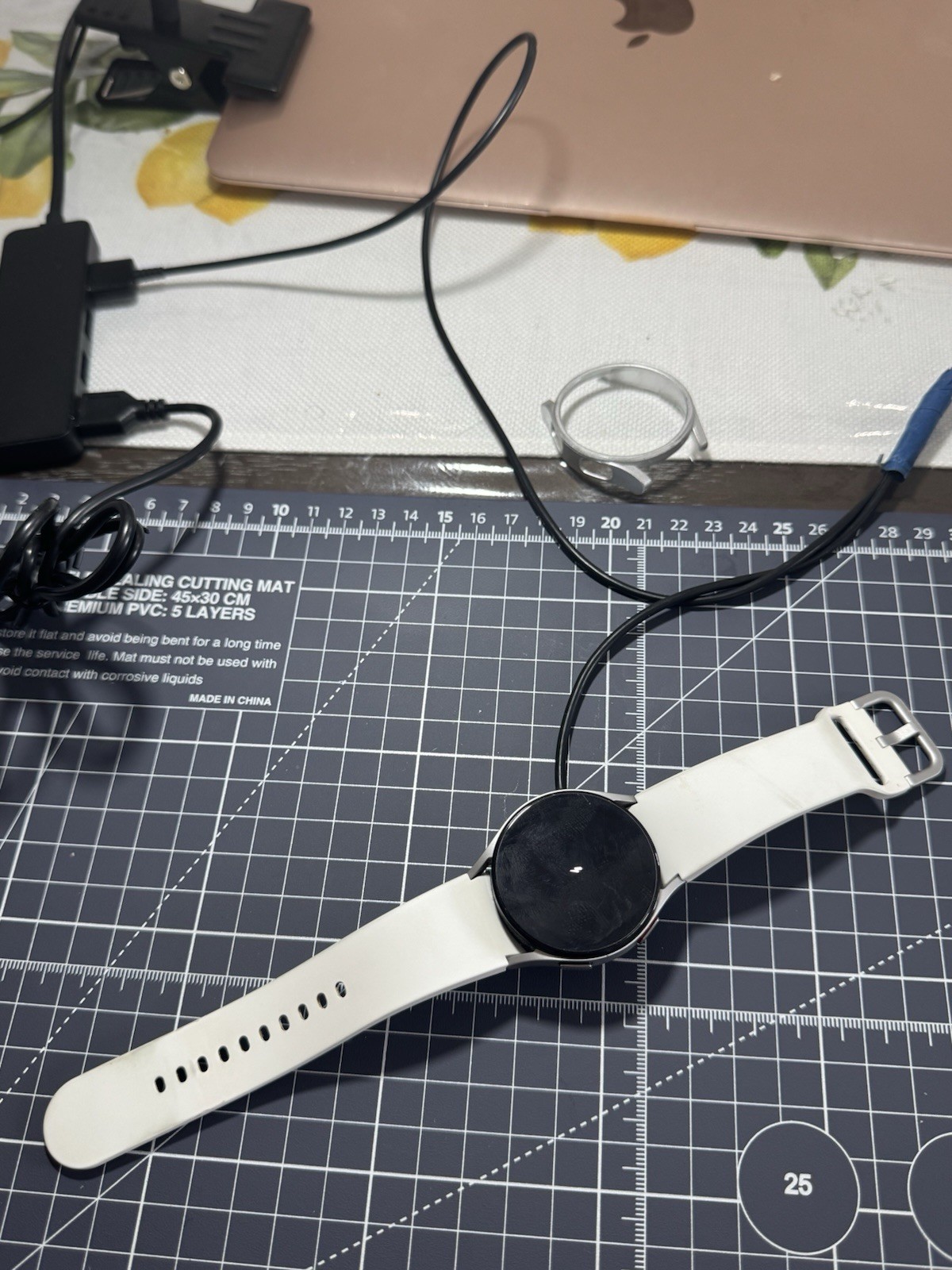 Samsung Galaxy Watch4 40 mm Silver Case with White Silicone Band…