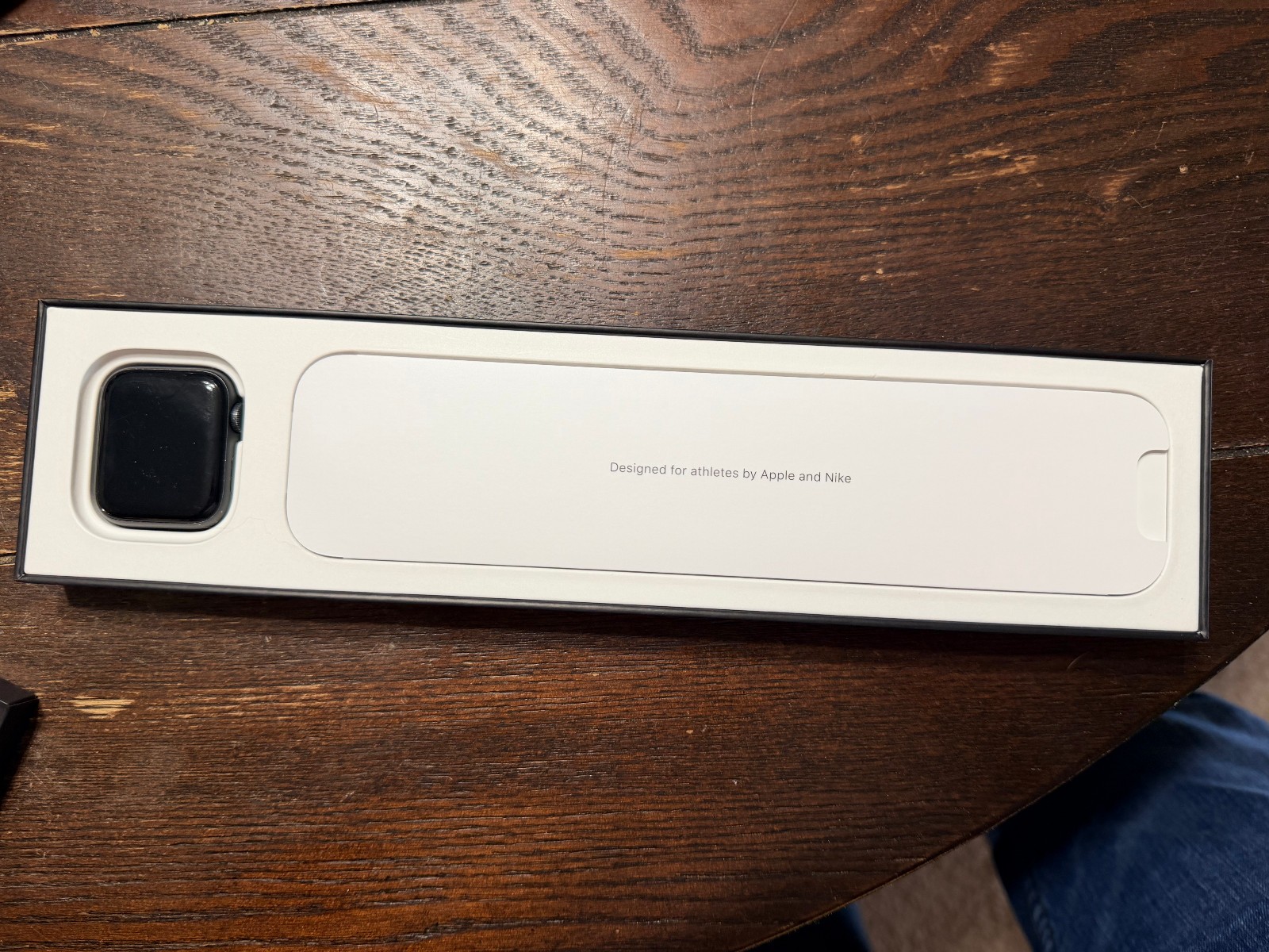 Apple Watch SE Nike 40mm Gray Aluminum Case Smartwatch MKQ33LL/A USED