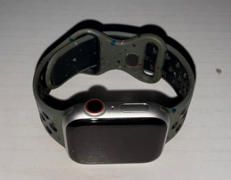 Apple Watch Series 38 mm – USED with scratches – with third party grey band