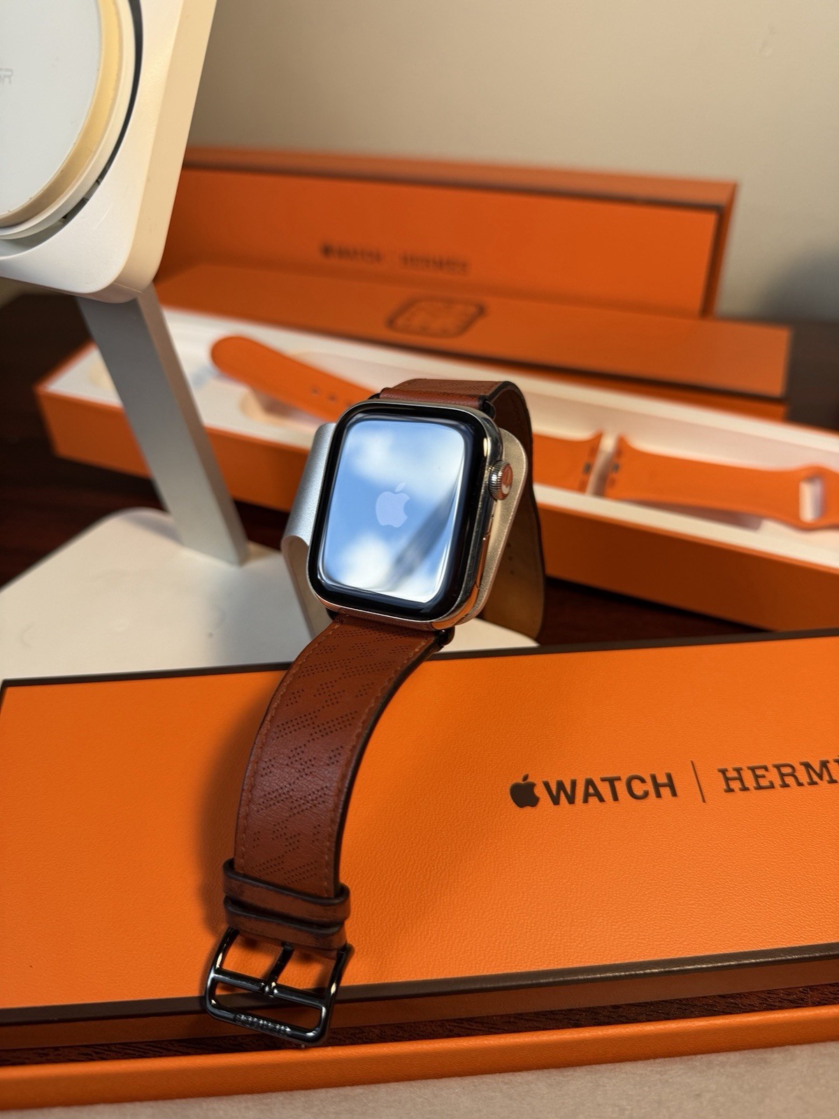 Apple Watch Hermes Series 8 GPS + Cellular, 45mm Silver Stainless Steel Case