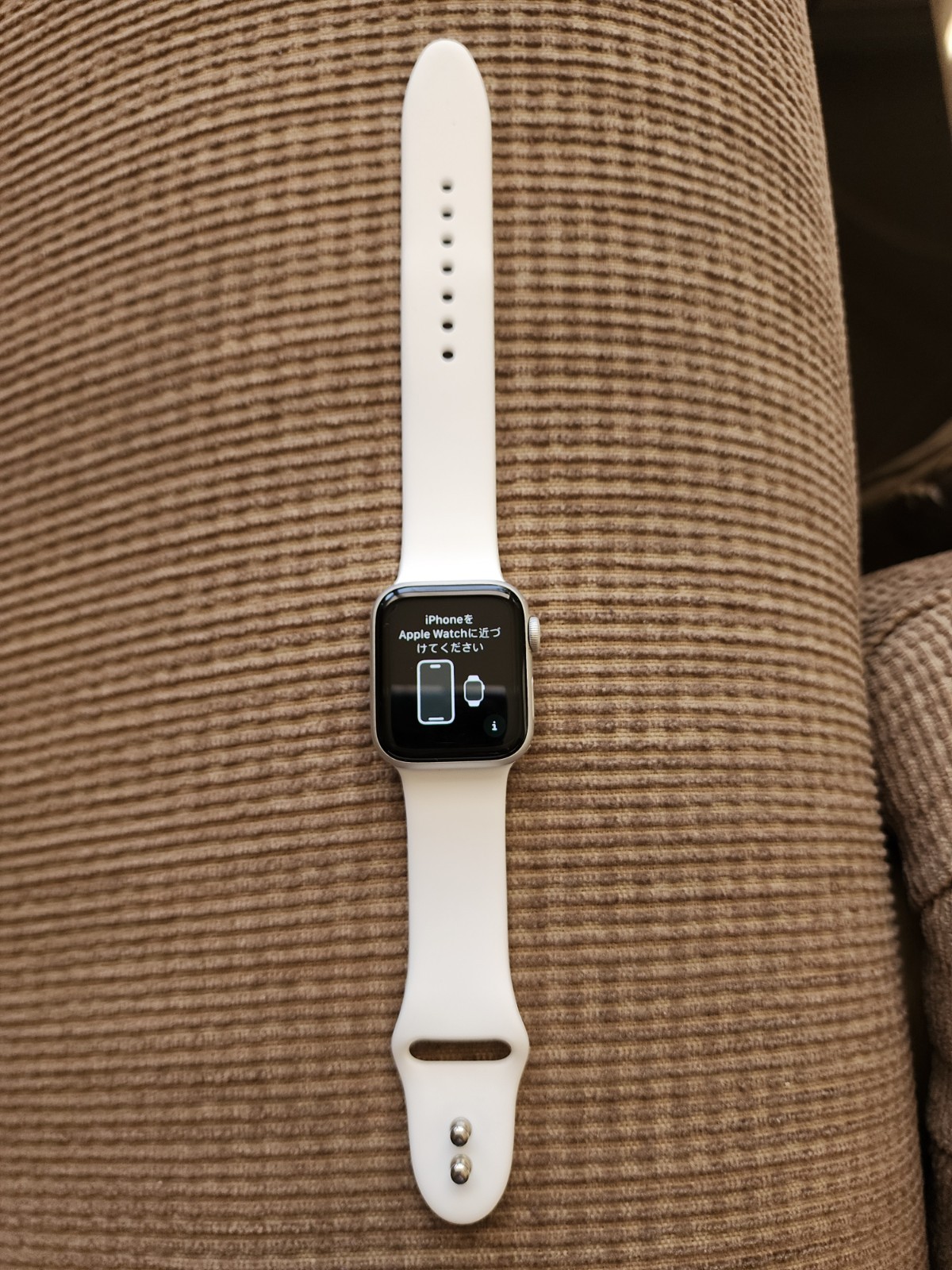 Unlocked Apple Watch Series 5 (GPS, 40MM) – Silver with White Band