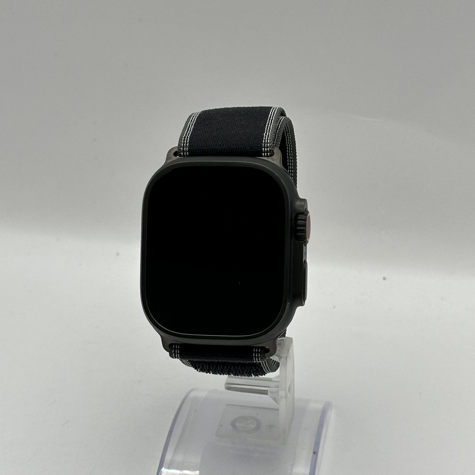 Apple Watch (Ultra 3) 49mm Black Titanium w/Black/Charcoal Trail Loop (LTE)-9/10