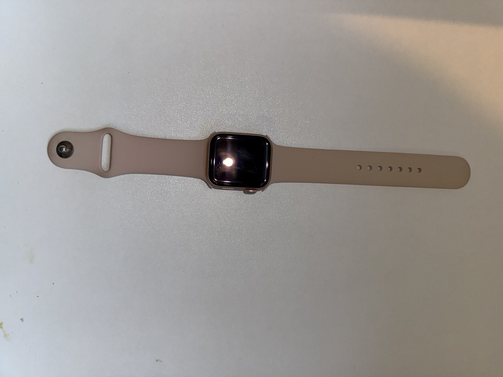 Apple Watch Series 4 40 mm Gold Aluminum Case with Pink Sand Sport Band (GPS) –