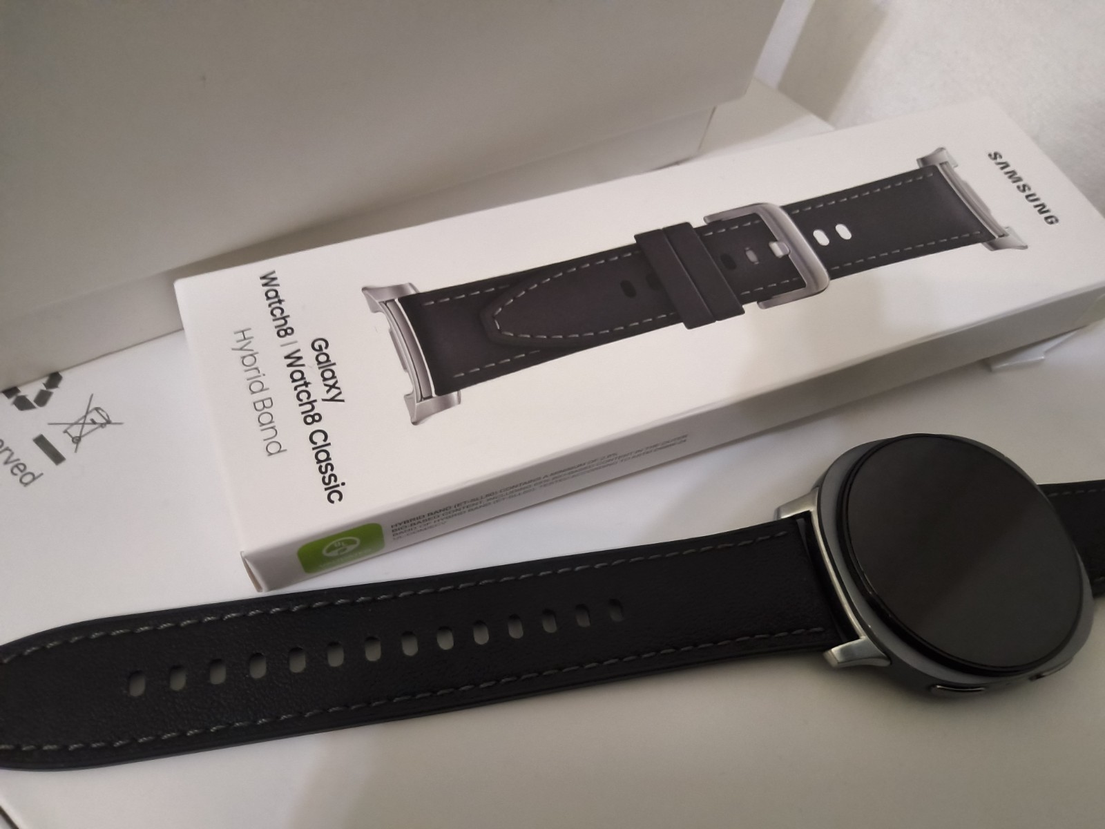 Samsung Galaxy Watch 8 44mm Graphite WiFi/Bluetooth Hybrid Leather Band Open Box