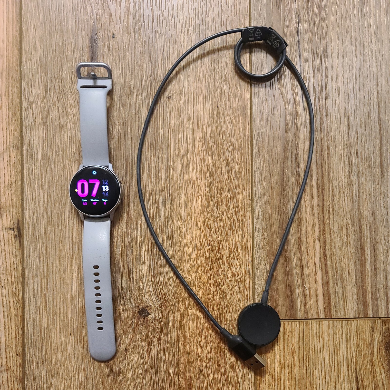 Samsung Galaxy Active 2 SM-R830 Smartwatch 40mm Black SM-R830NZKCXAR Gray Band