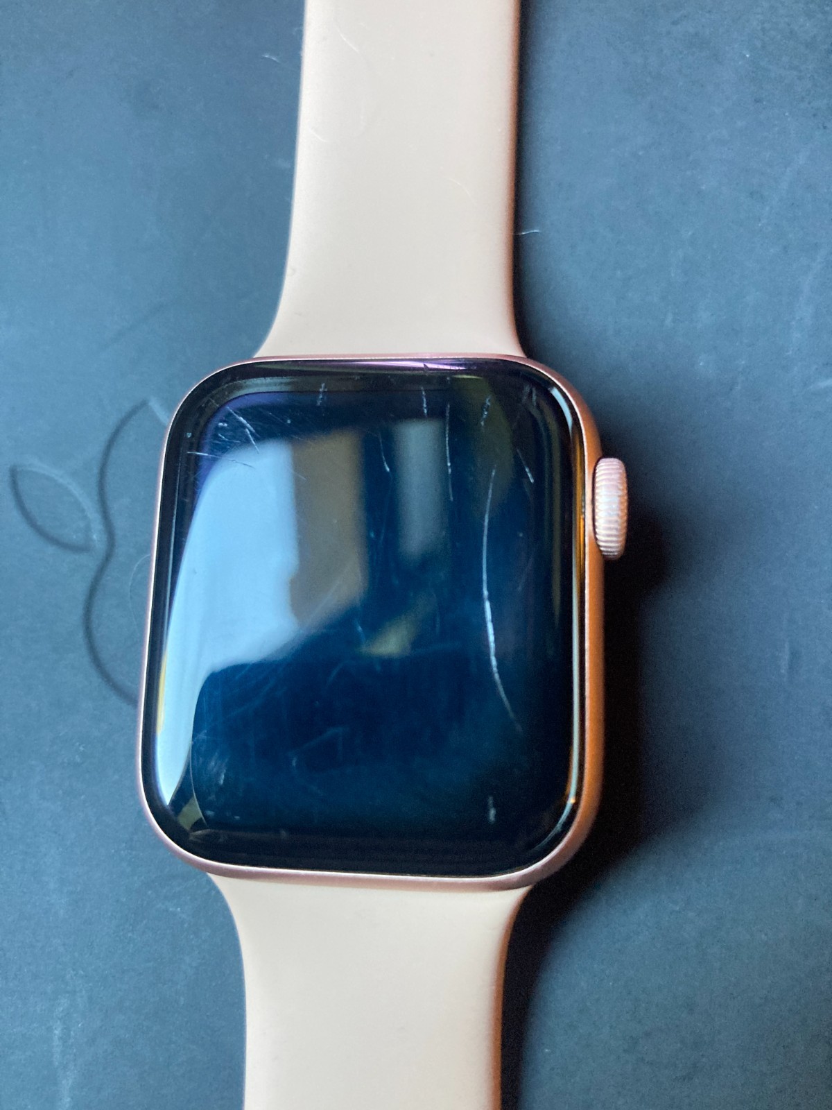 Apple Watch Series 6 40mm Gold Aluminum Case with Pink Sand Sport Band – Regular