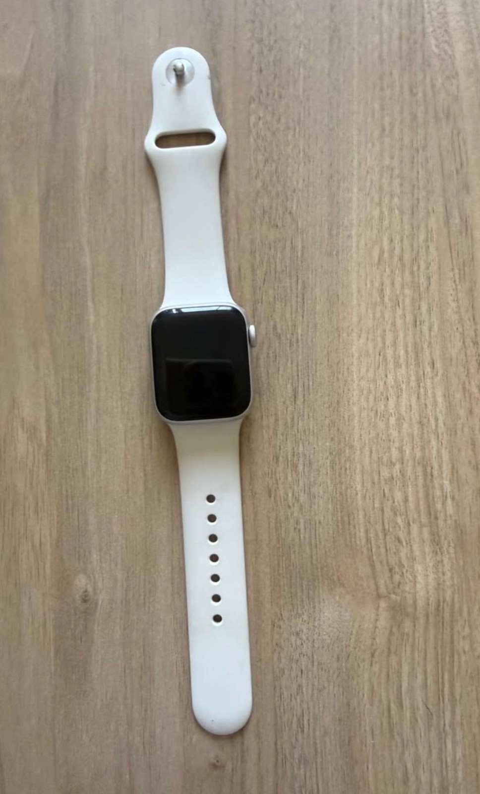 Apple Watch SE 2nd Gen. 40mm Aluminum Case with S/M Sport Band – Starlight (GPS)