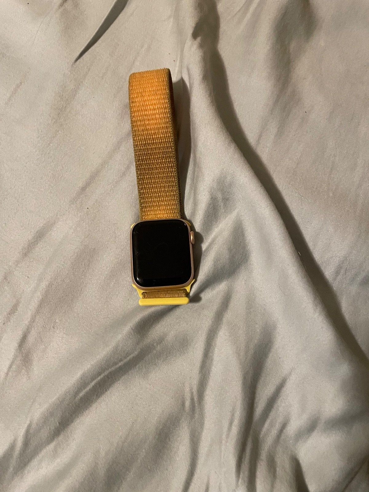 Apple Watch Series 6 40mm Gold Aluminum Case with Pink Sand Sport Band – Regular