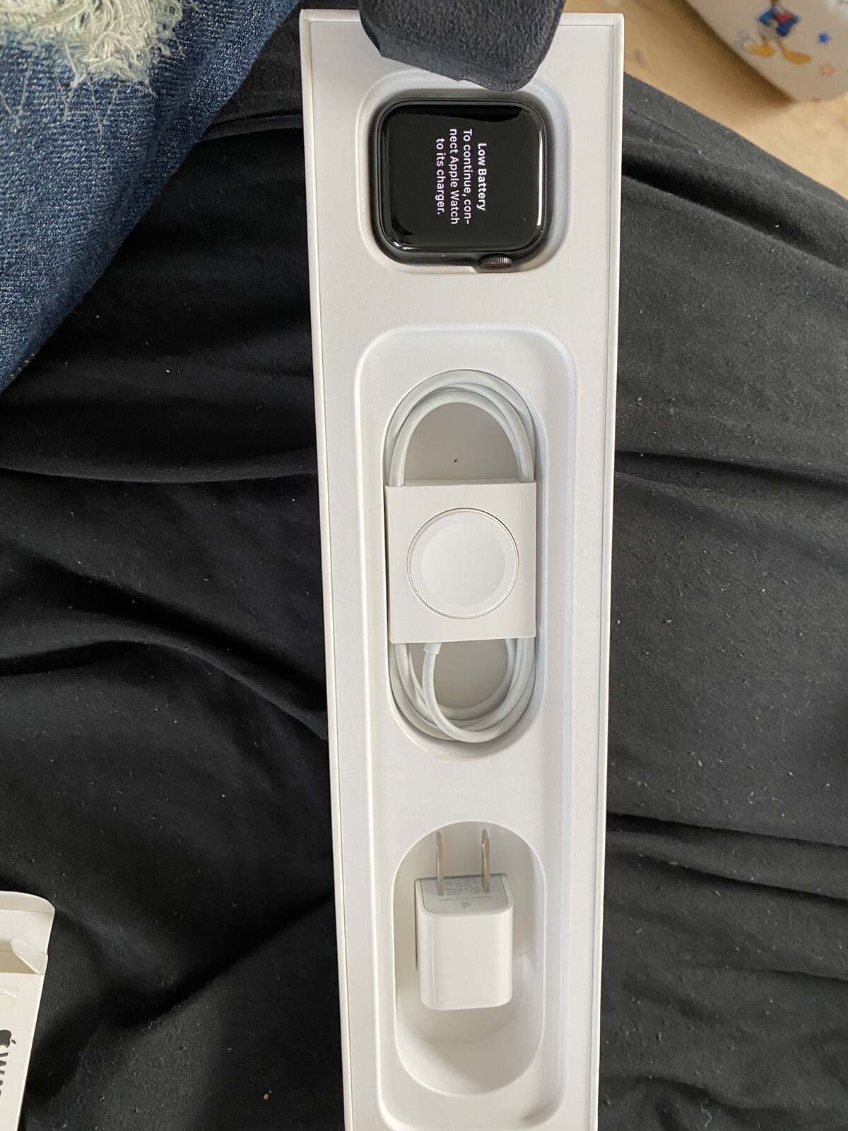 New Condition!! Apple Watch Series 5 40mm Space Gray with Black Sport Band – S/M