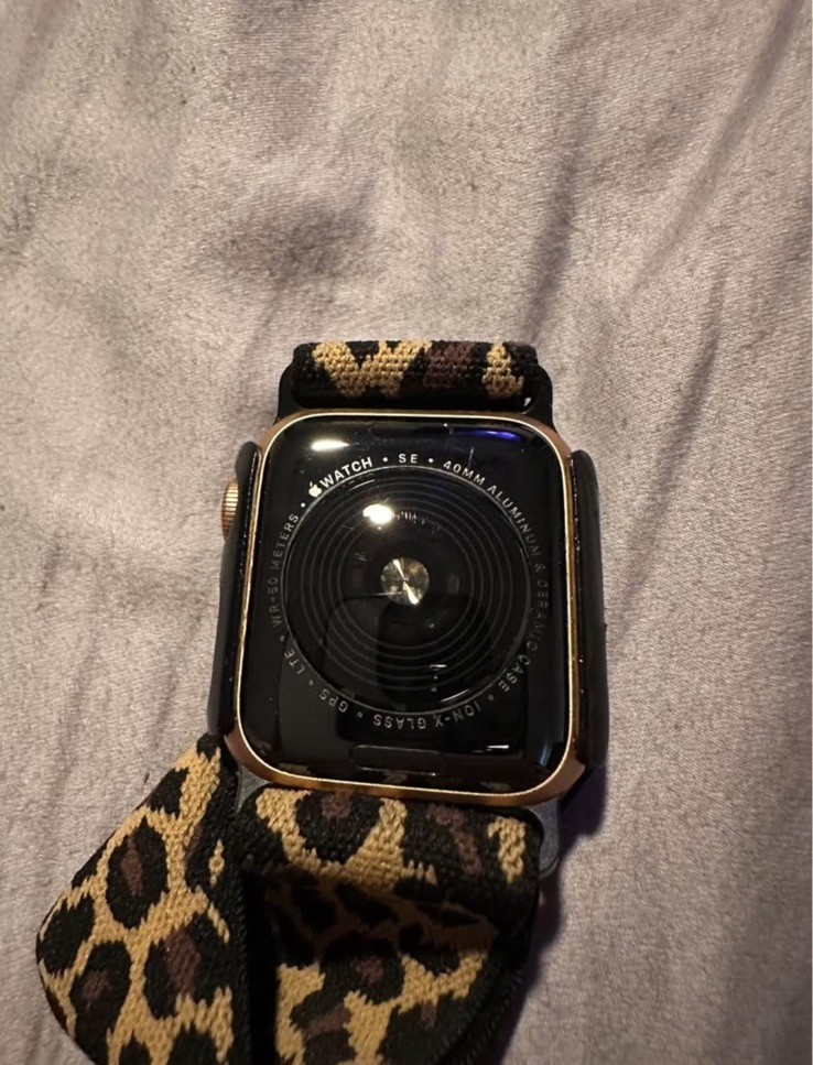 Apple Watch SE GPS+Cellular Aluminum 40mm Case with Sport Band – Good