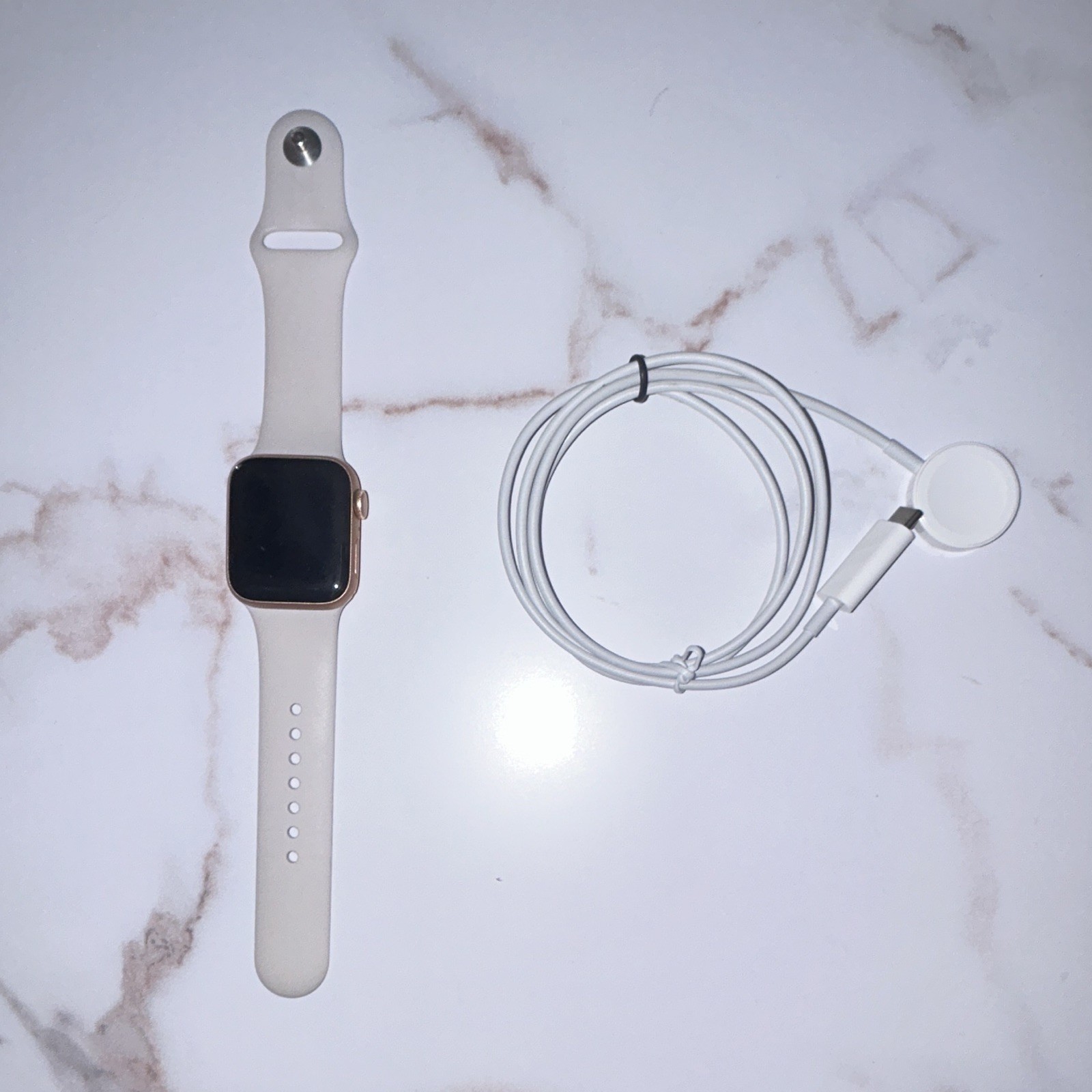 Apple Watch SE 40mm GPS Gold Aluminum 99% Battery Health