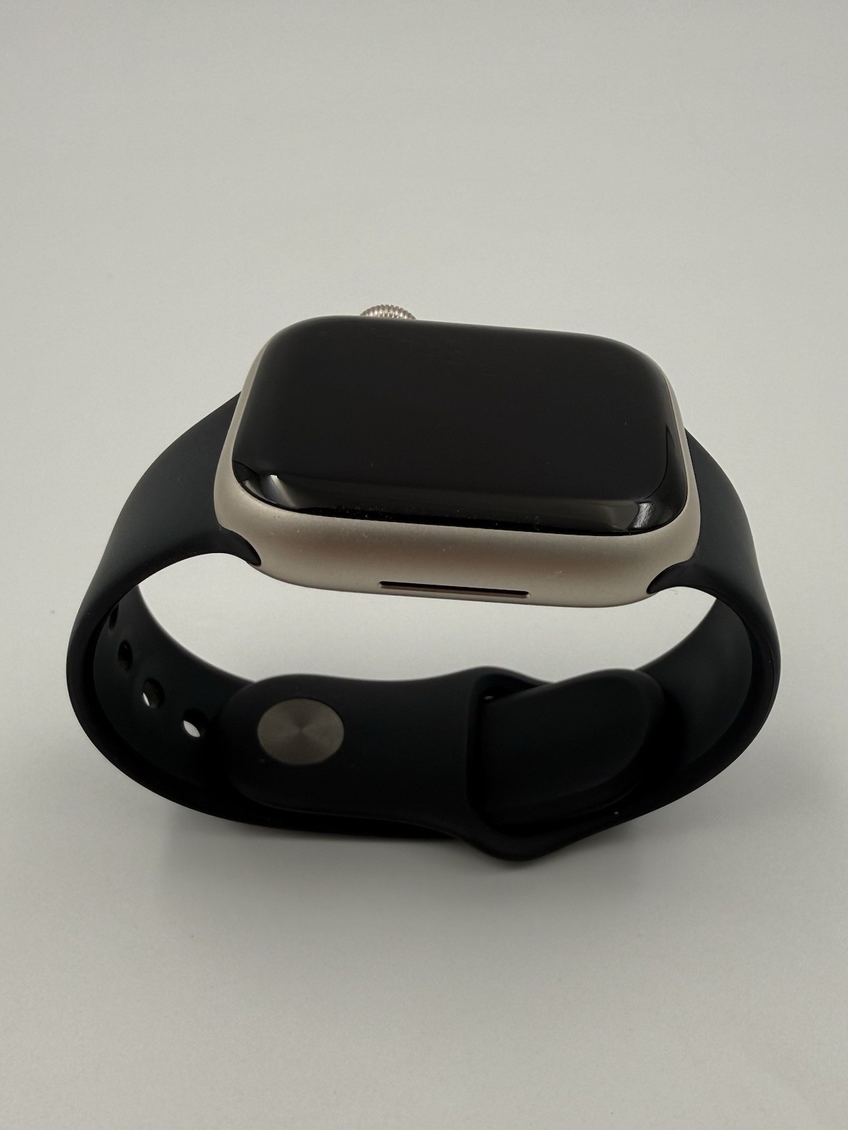 Apple Watch Series 8 41mm GPS 32GB Silver Aluminum Case w/ Black Band