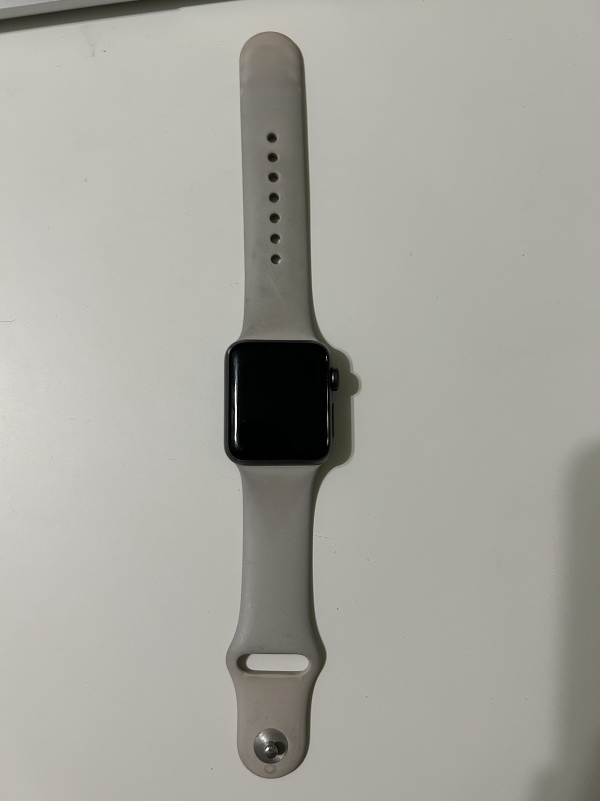 Apple Watch Series 3 38MM Space Gray Aluminium iOS White Silicone Band
