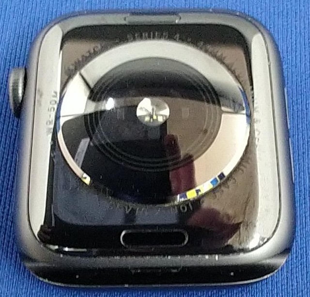 Apple Watch Series 4 GPS + Cellular 44mm Silver Aluminum 82% Battery