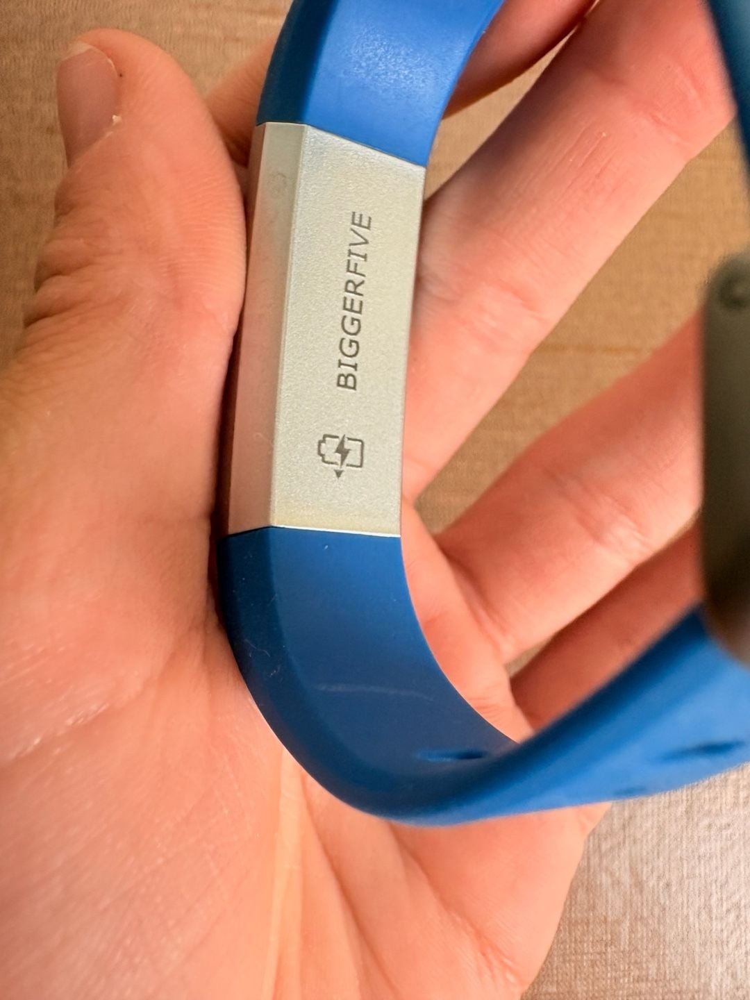 BIGGERFIVE Slim Kids Fitness Tracker Watch