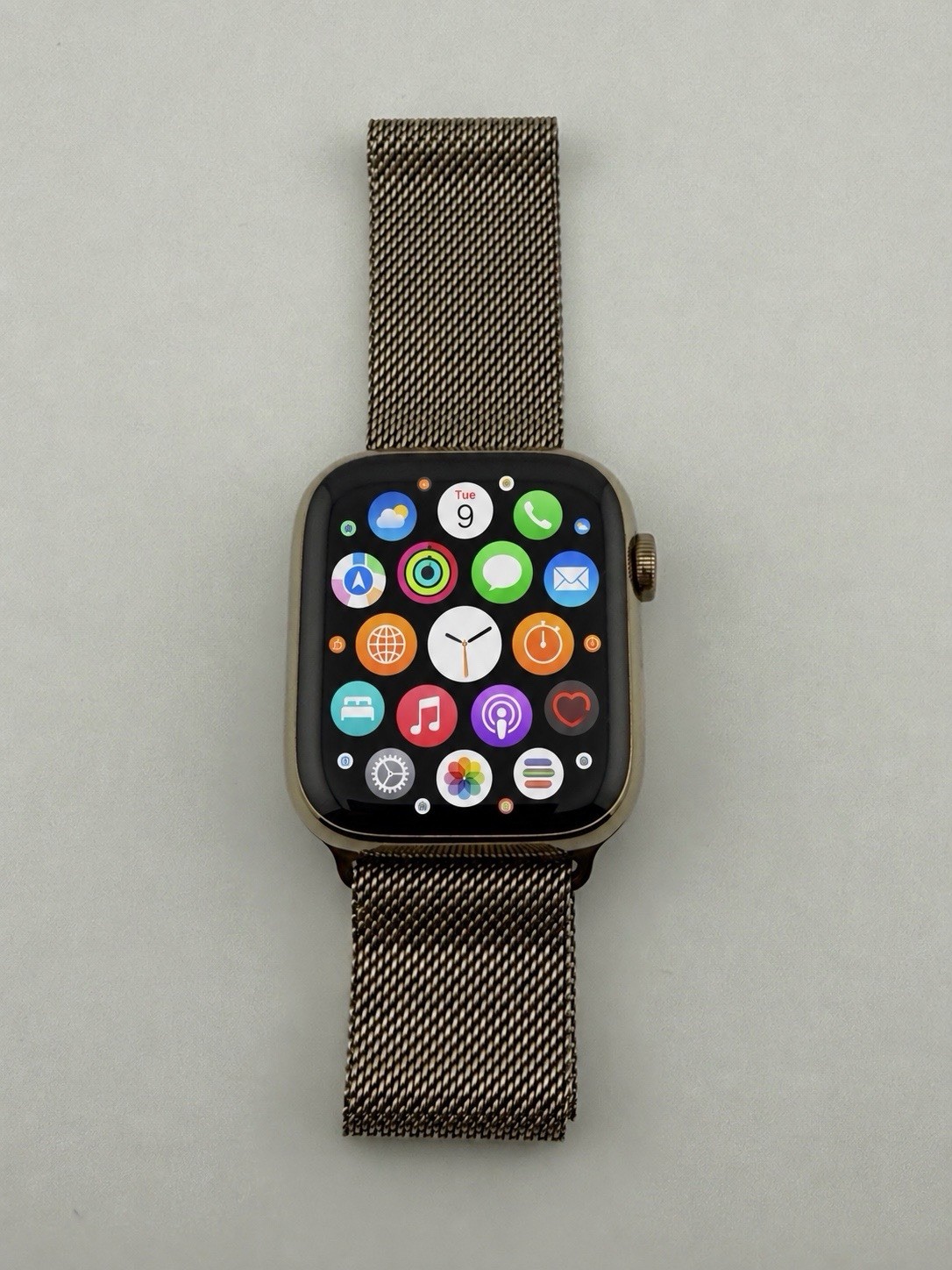 Apple Watch Series 7 45mm Case w/ Milanese Loop – Gold Stainless Steel, Cellular
