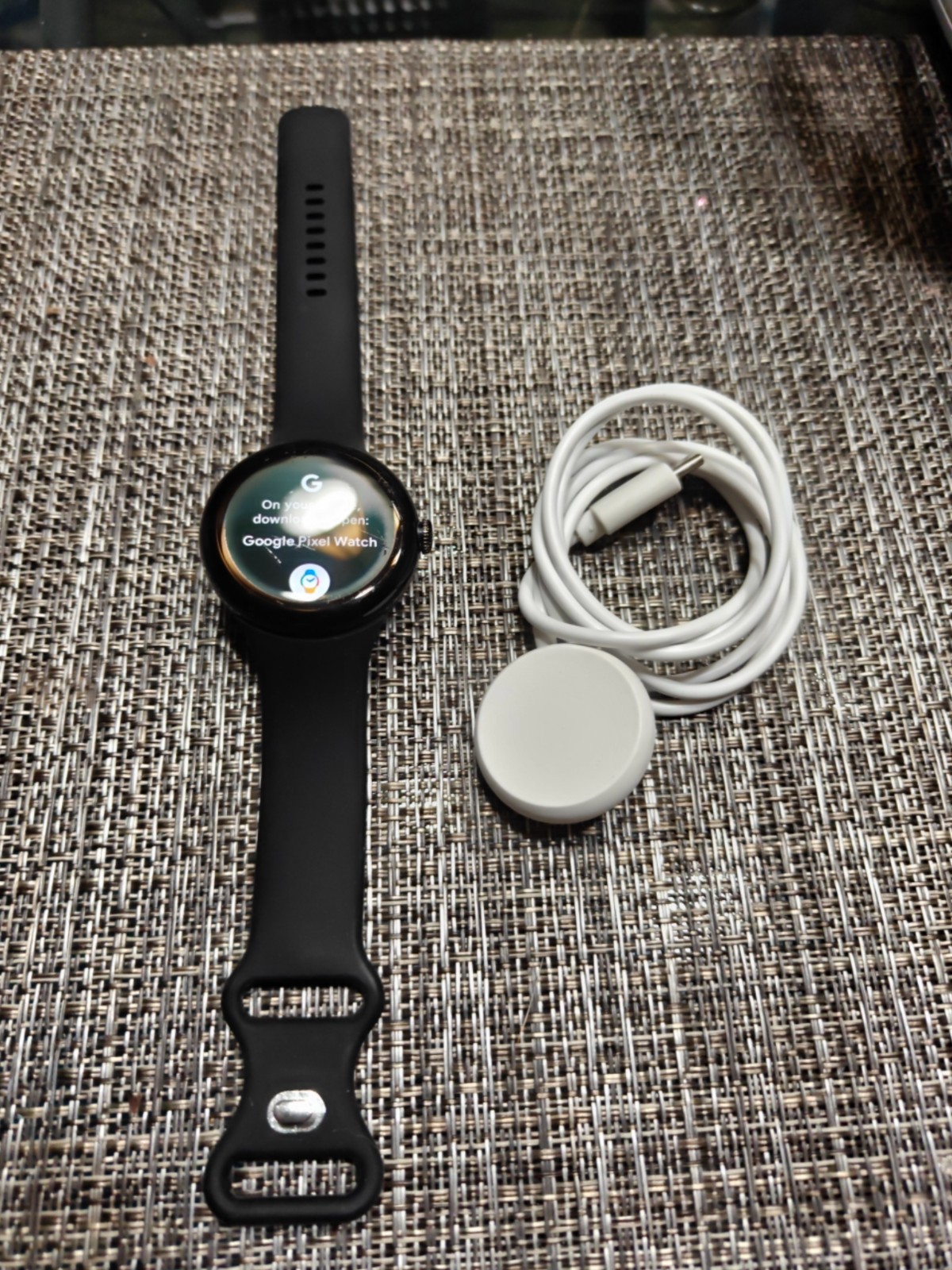 Used Google Pixel Watch 41mm LTE GWT9R Black Unlocked Smartwatch w/ accessory