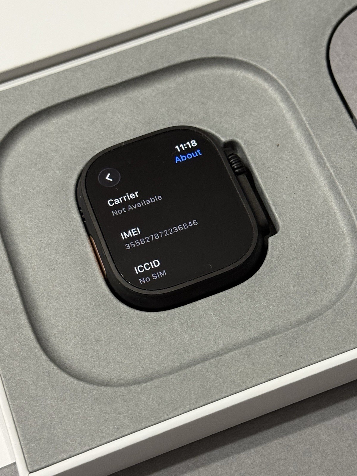 Apple Watch Ultra 3 Black Titanium Alpine Loop ( M ) Check Esn