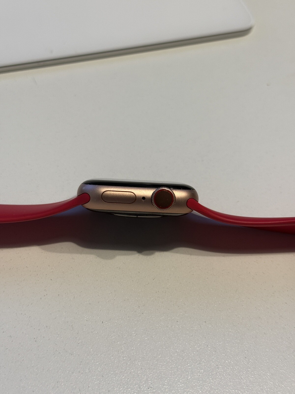 Apple Watch Series 4 40mm (GPS + Cellular) Aluminum Case – Excellent