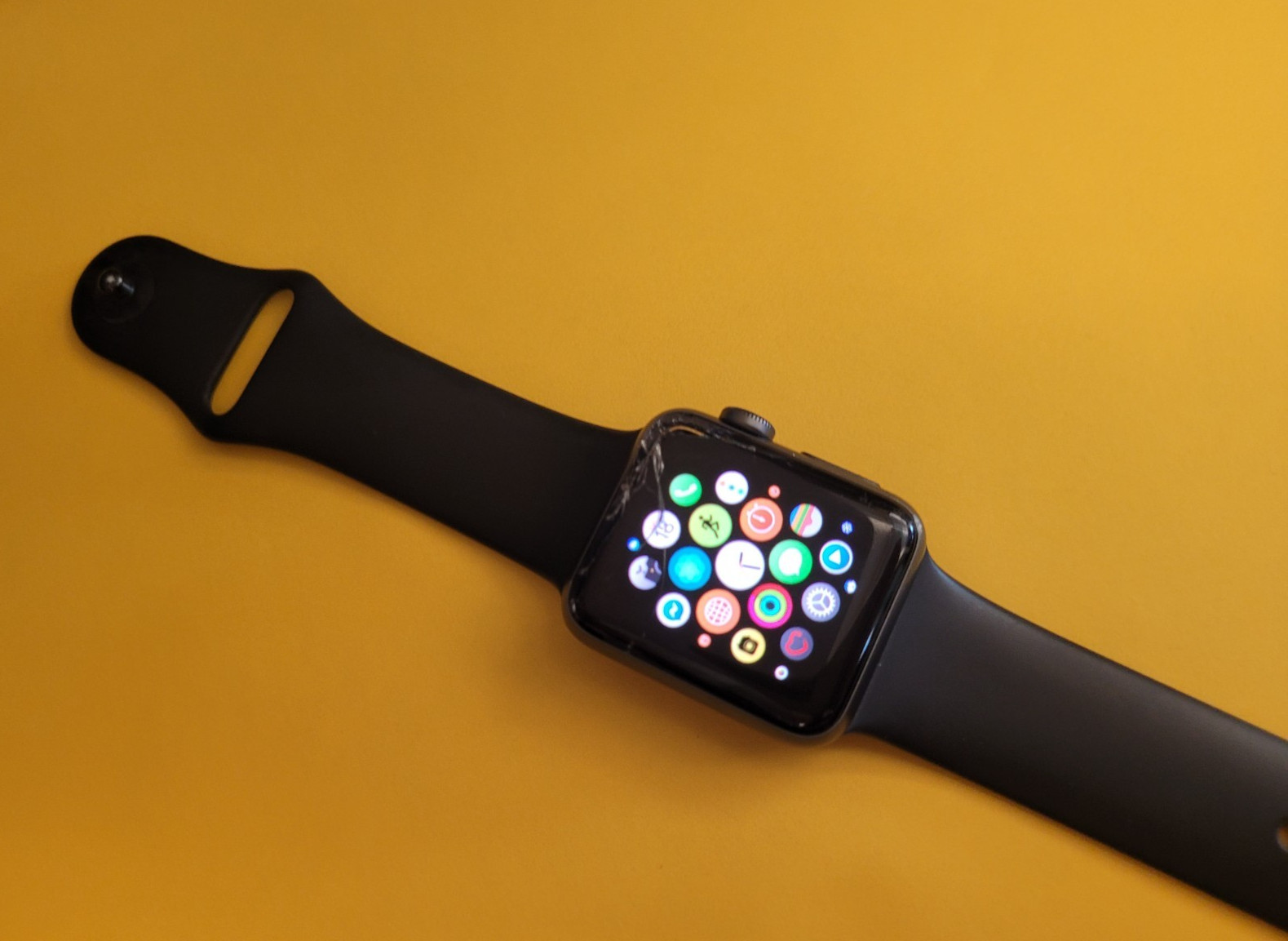 Apple Watch Series 3 Space Gray 38mm Case LTE – Broken Screen For Parts As Is