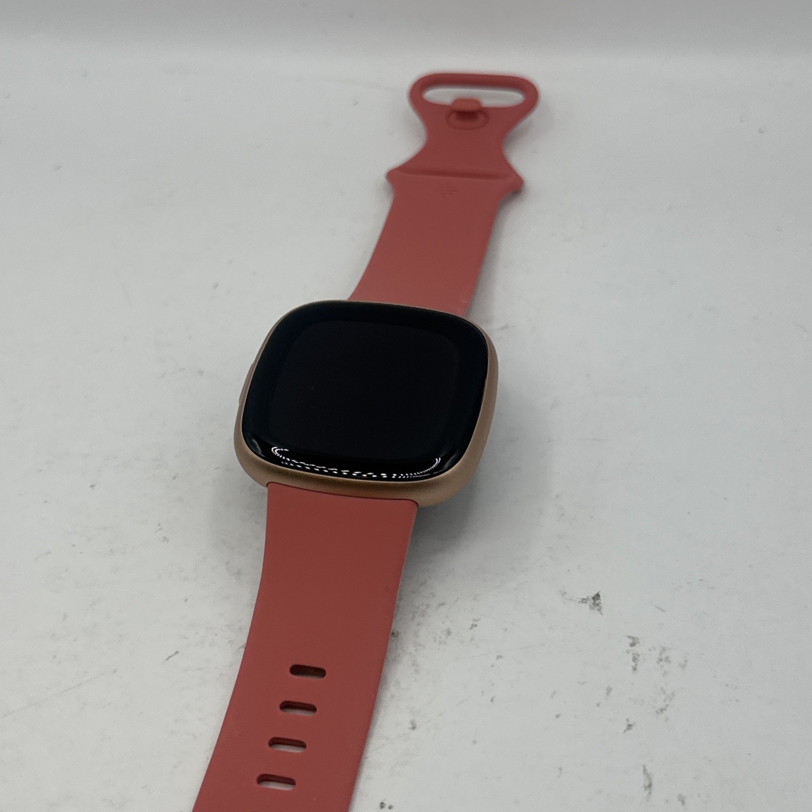 Fitbit Versa 4 Smartwatch – Copper Rose Aluminum with Pink Sand Band