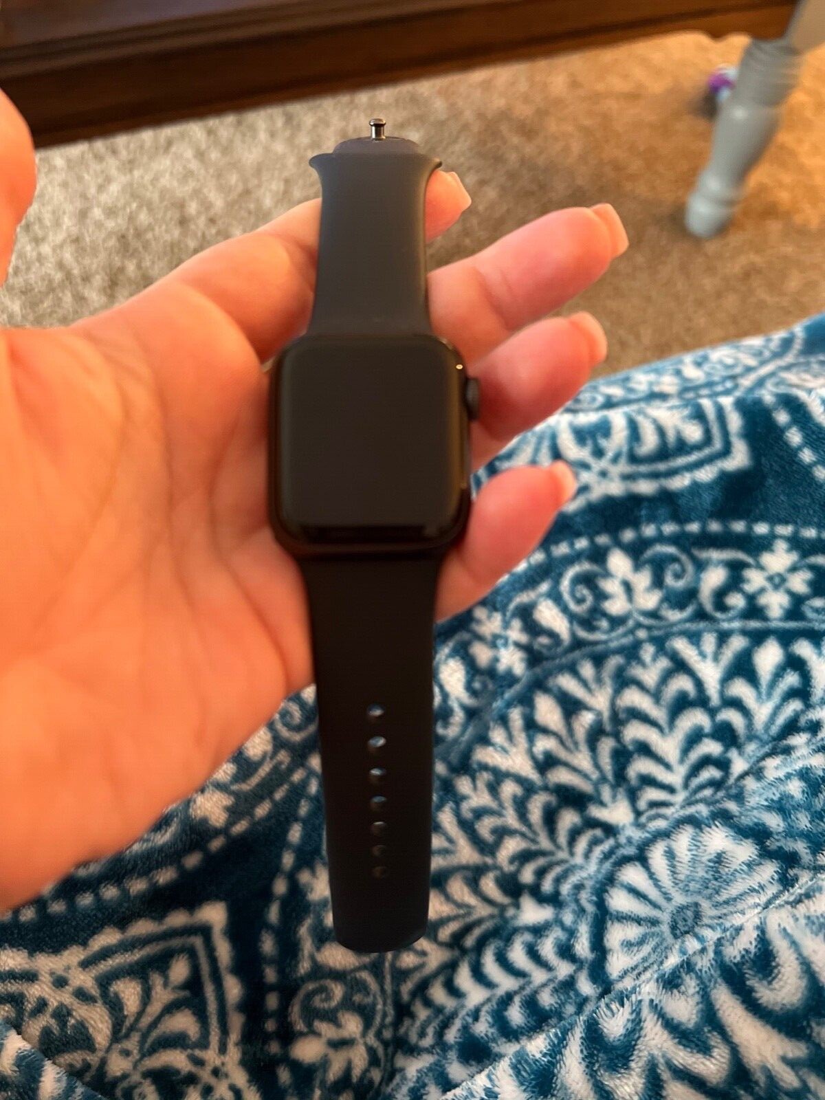 Apple Watch SE 40mm Space Gray Case With Black Sport Band (GPS) with add. band