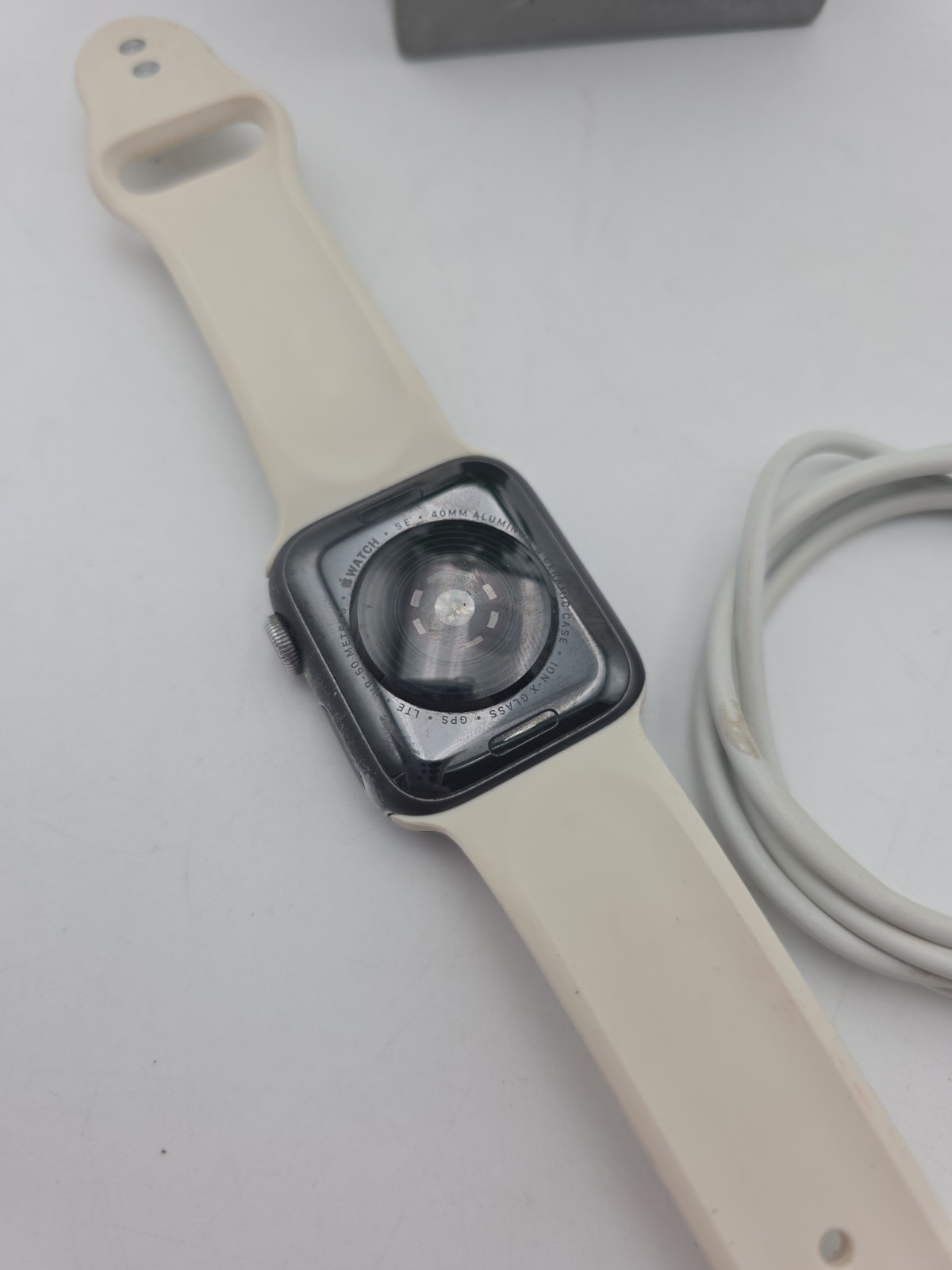 Apple Watch SE 40mm WR-50 Meters Ion-x Glass Gps Lte Aluminum & Ceramic Case