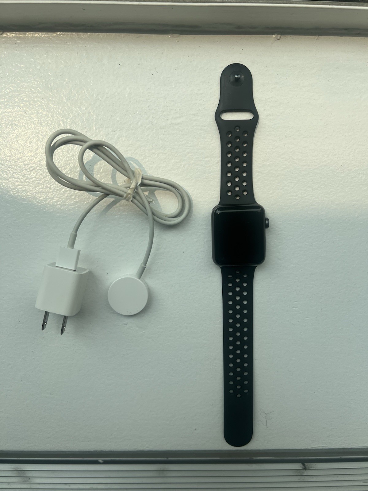 Apple Watch Series 3 42mm Aluminium Case with Sports Band – Space Gray/Black