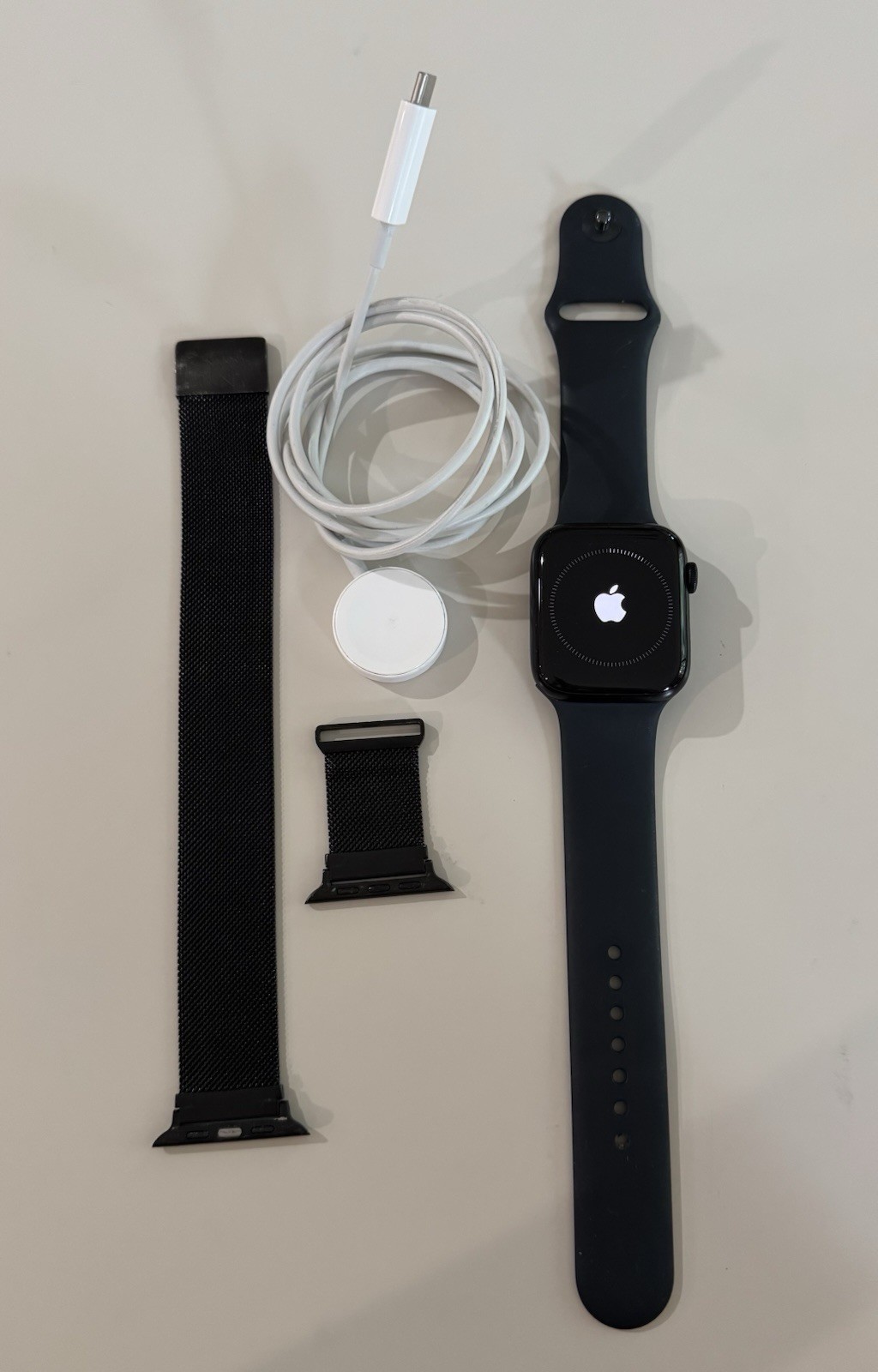 Apple Watch SE GPS 2024 44mm Midnight Aluminum Case with Midnight Sport Band M/L