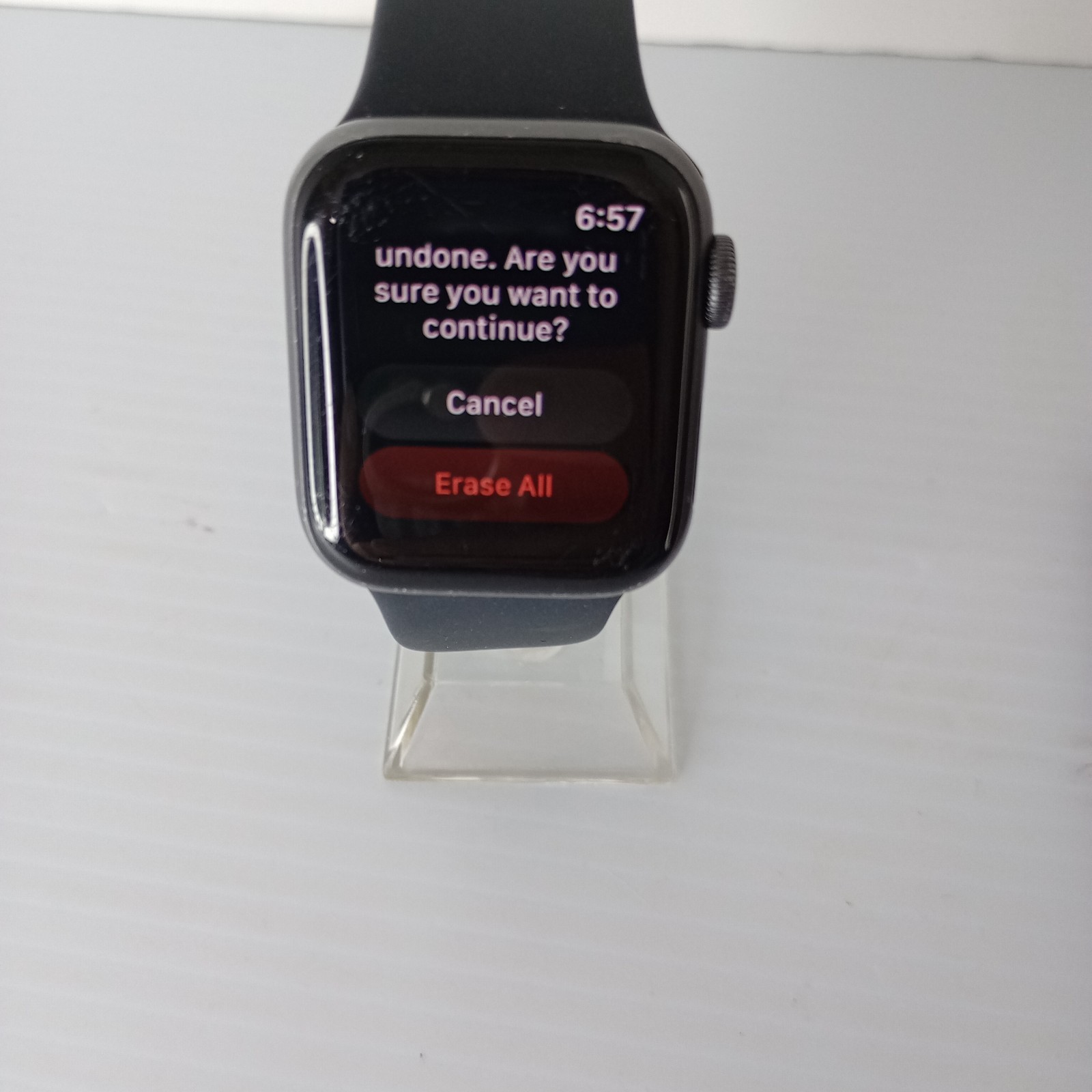Apple Watch Series 5 40mm Space Gray 90% Battery smartwatch Bundle Unlocked