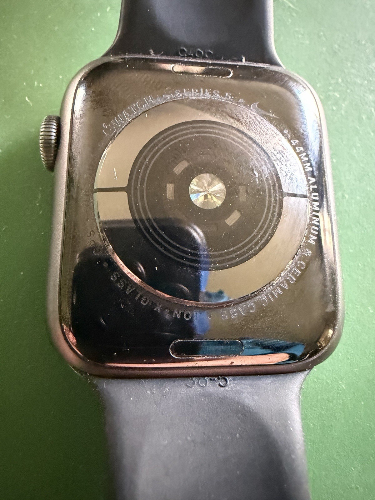 Apple Watch Series 5 44mm Gray Case (GPS) (MWVF2LL/A)