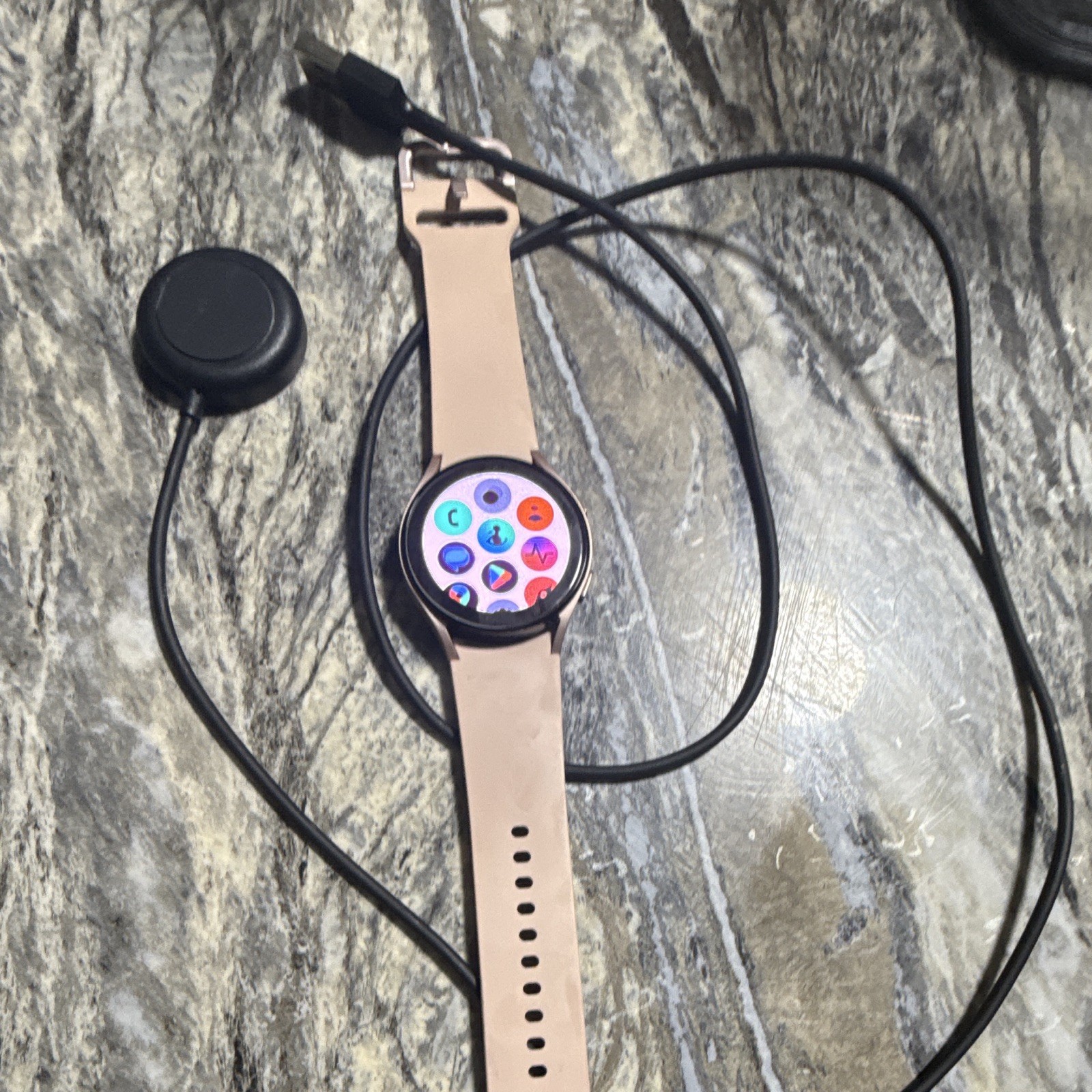 Samsung Galaxy Watch4 40mm GPS 16GB Wear OS Android Pink Silicone Band