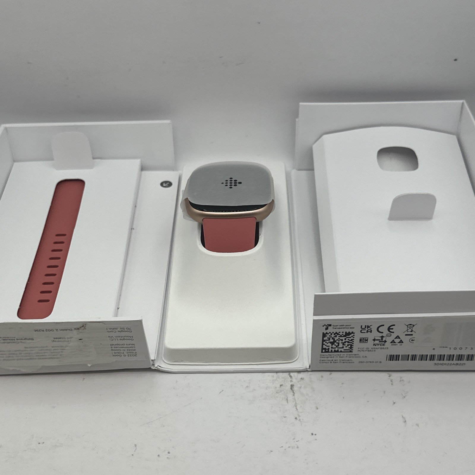 Fitbit Versa 4 Smartwatch – Copper Rose Aluminum with Pink Sand Band