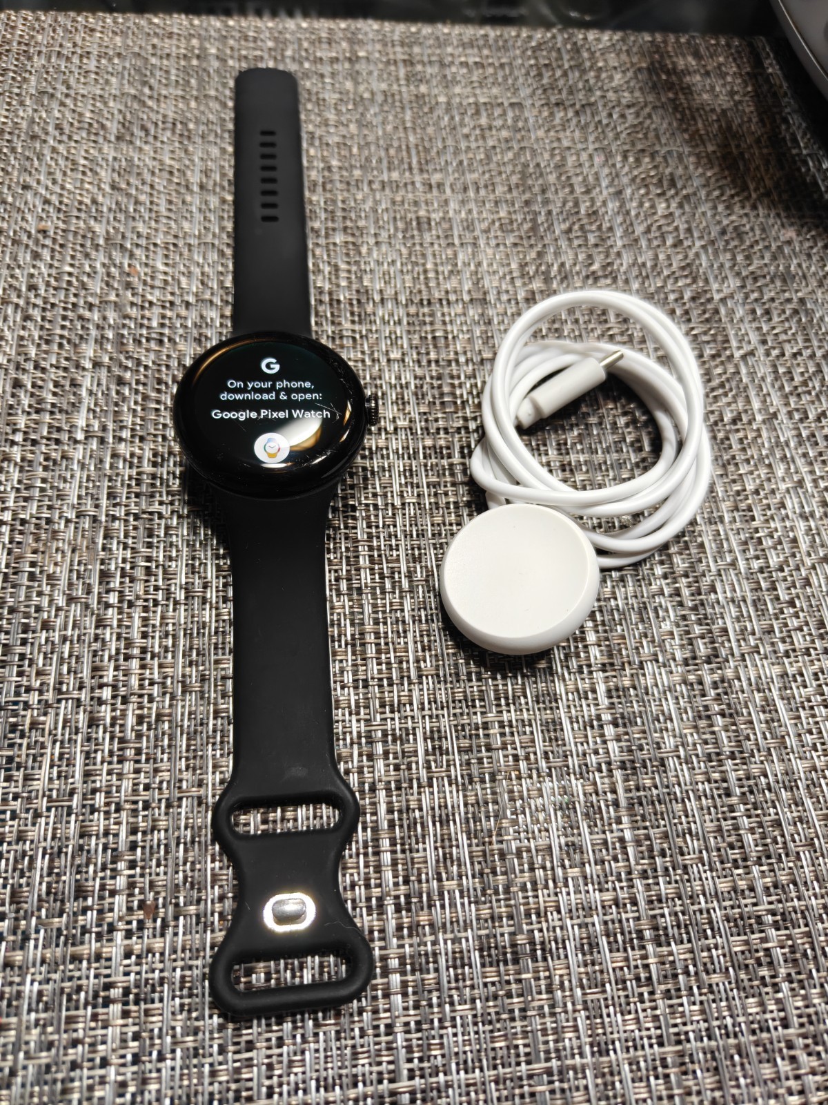 Used Google Pixel Watch 41mm LTE GWT9R Black Unlocked Smartwatch w/ accessory