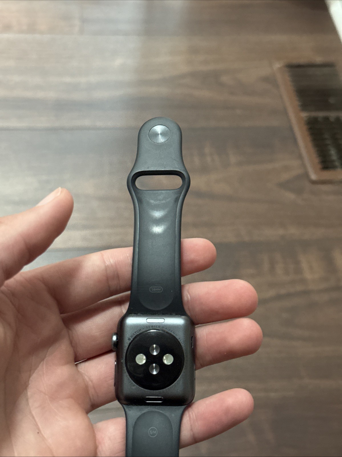 Apple Watch Series 3 38mm Silver Aluminum Case – GPS WR-50M -(Acct Locked Read⚠️