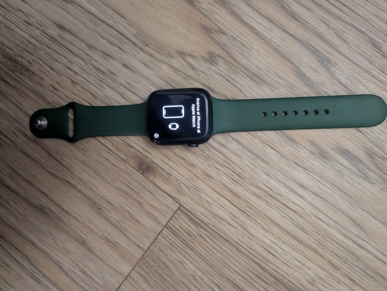 Apple Watch Series 7 45mm GPS Touch Screen, Green Silicone Band