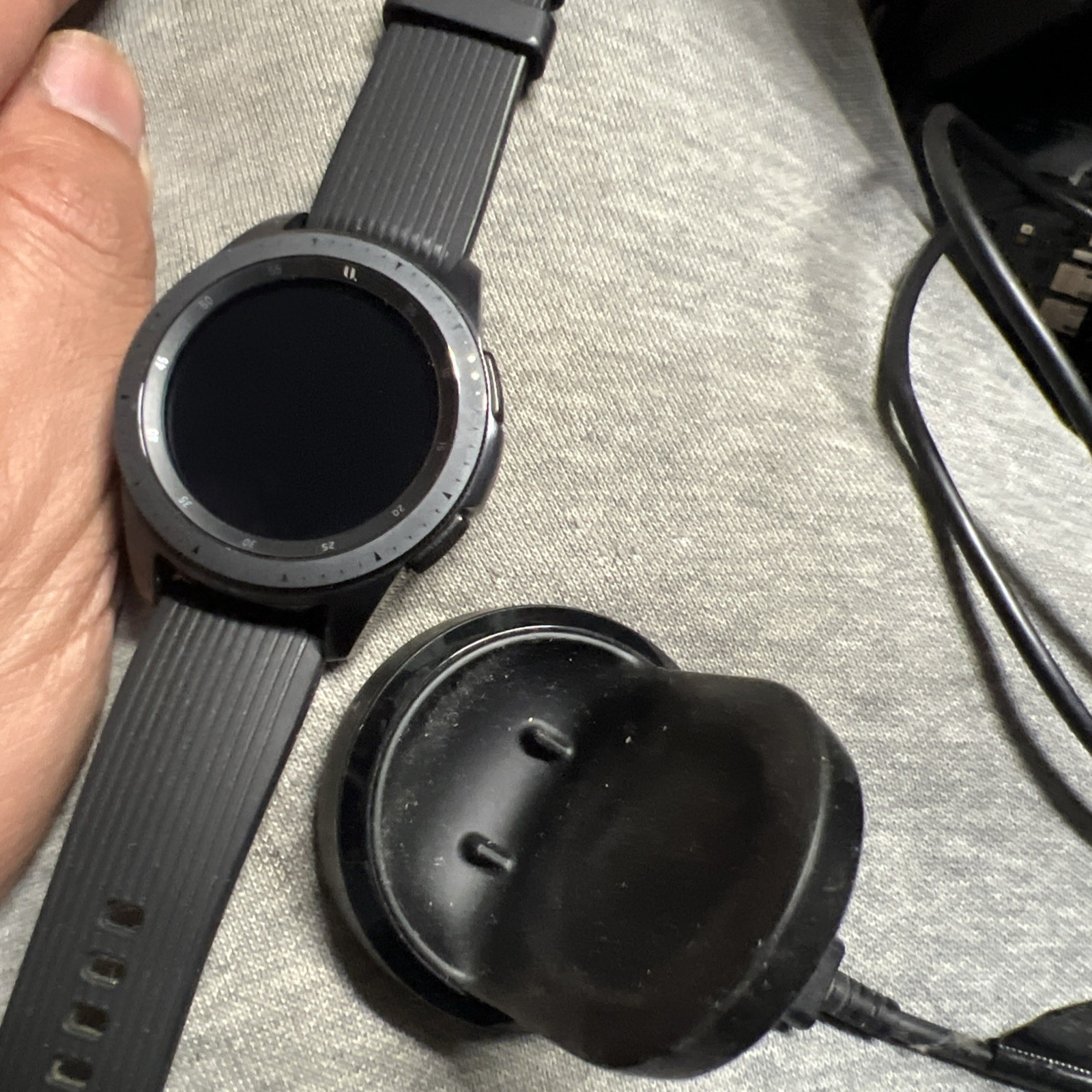 Samsung Galaxy Smart Watch SM-R810 42mm Bundle