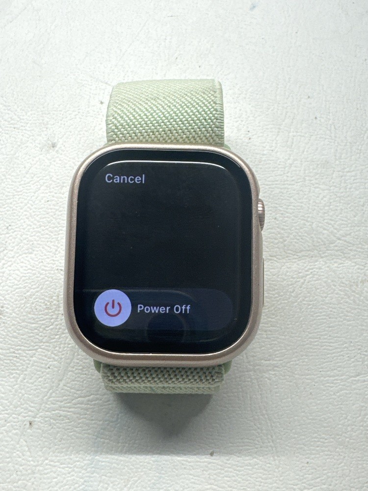 APPLE MF8E4LW/A 42mm series 11 with case