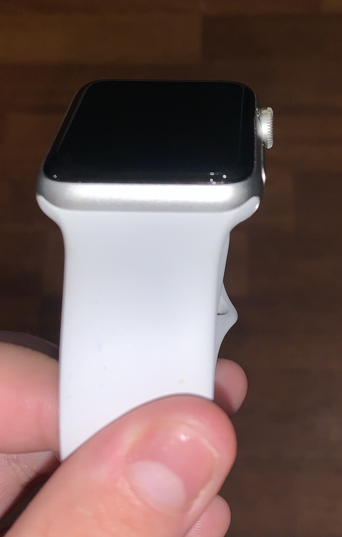 Apple Watch Series 3 GPS 42mm Silver Aluminum Case White Sport Band – MTF22LL/A