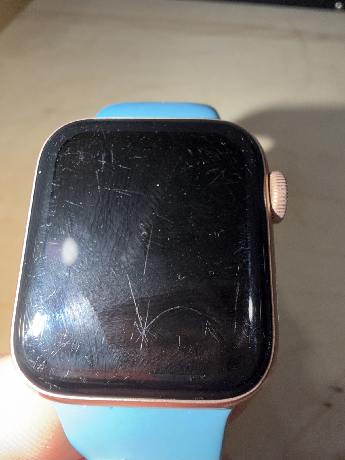 Apple Watch Series 5 40mm Gold Aluminum Case GPS + Cellular