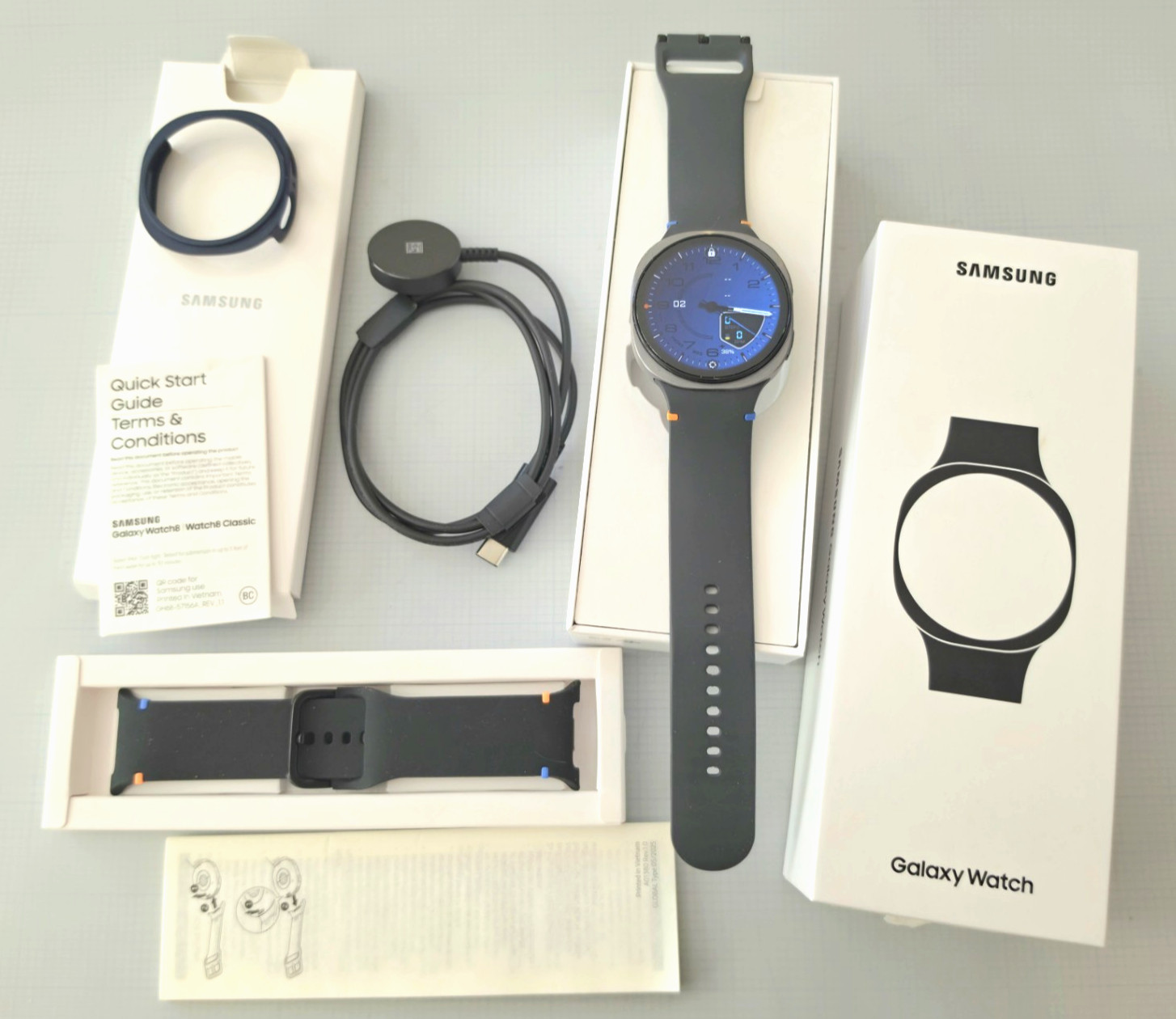 Samsung Galaxy Watch 8 44mm Graphite Smartwatch SM-L330 Unlocked with extras