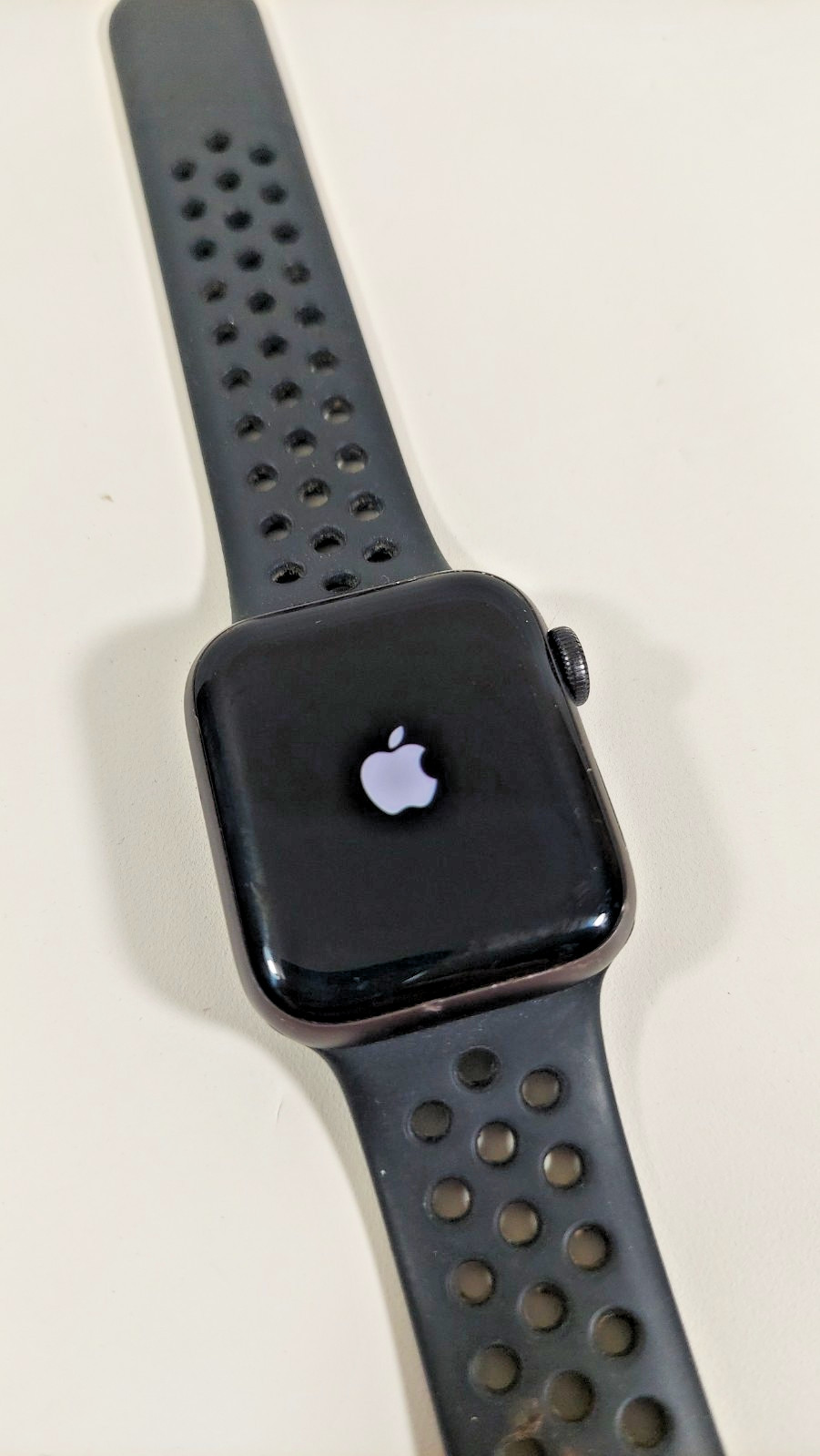 Apple Watch Series 5 40mm black with Band, LOCKED, FOR PARTS