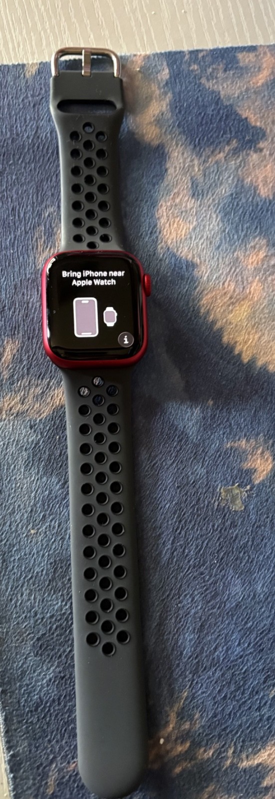 Apple Watch (Series 8) 41mm Red Aluminum (LTE) w/ Nike Sport – Excellent