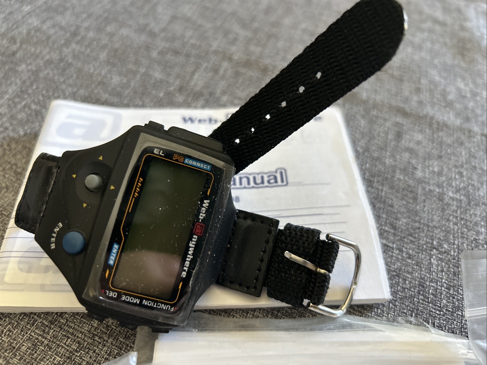 Web-Anywhere Worldwide Web Watch Vintage Smart Watch Lot W Manuals Windows 95/98