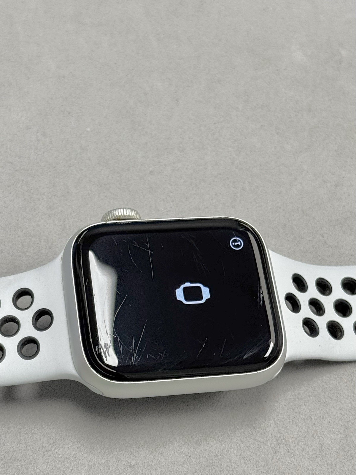 Apple Watch SE (40mm) Nike Edition GPS – Silver Aluminum