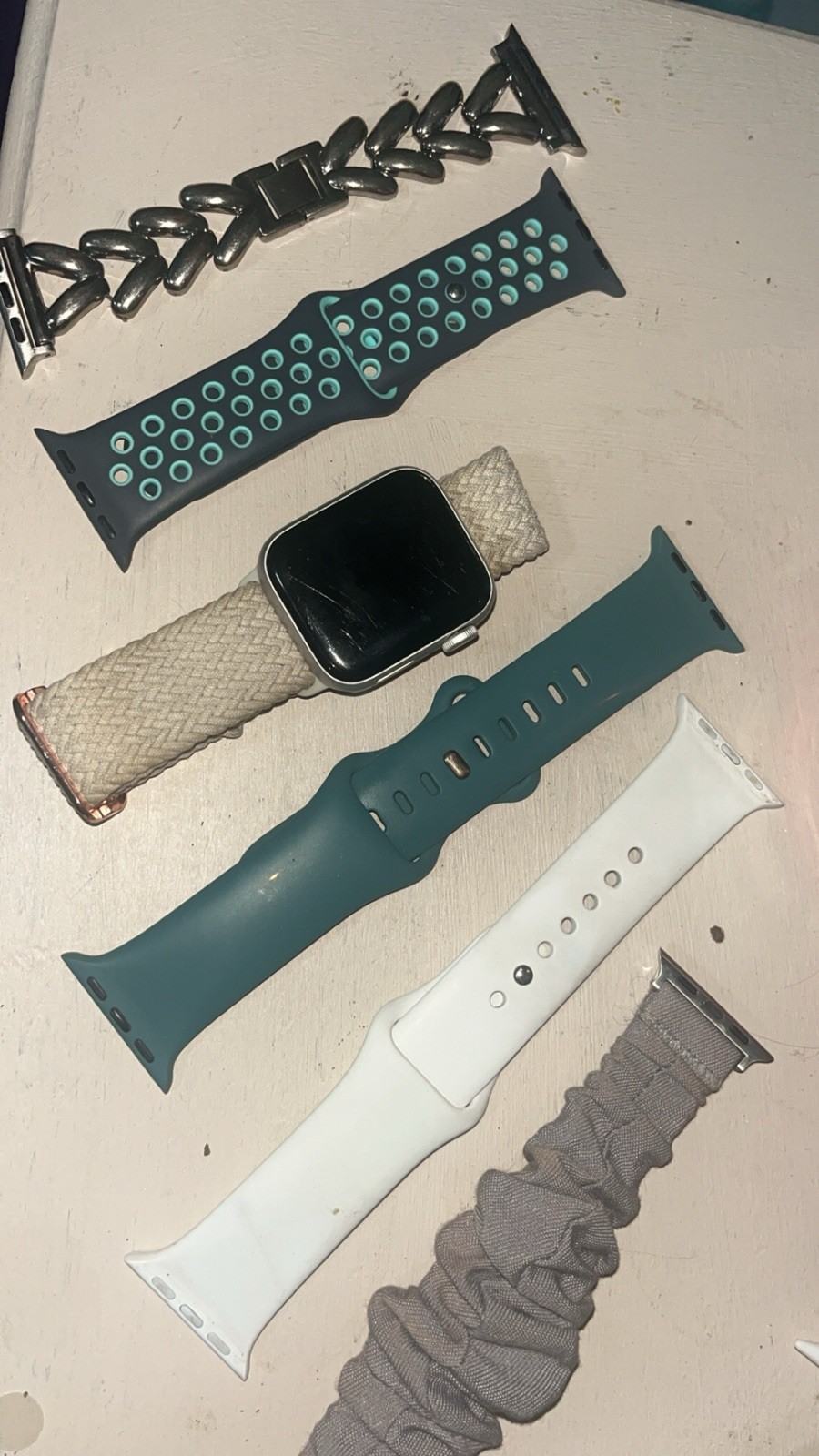Apple Watch SE 40mm Aluminum and Ceramic GPS Starlight