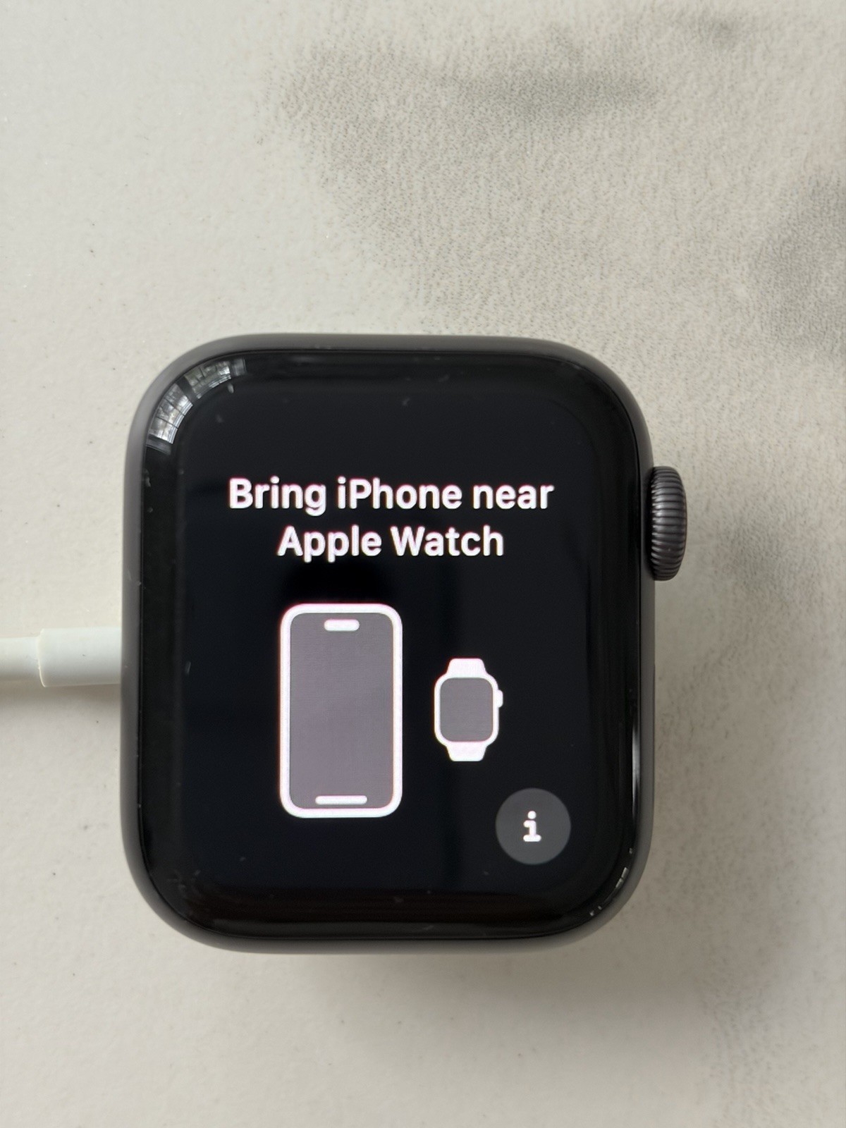 Apple Watch Series 4 40mm Space Gray White Sport Band GPS +Cellular, 75% Battery